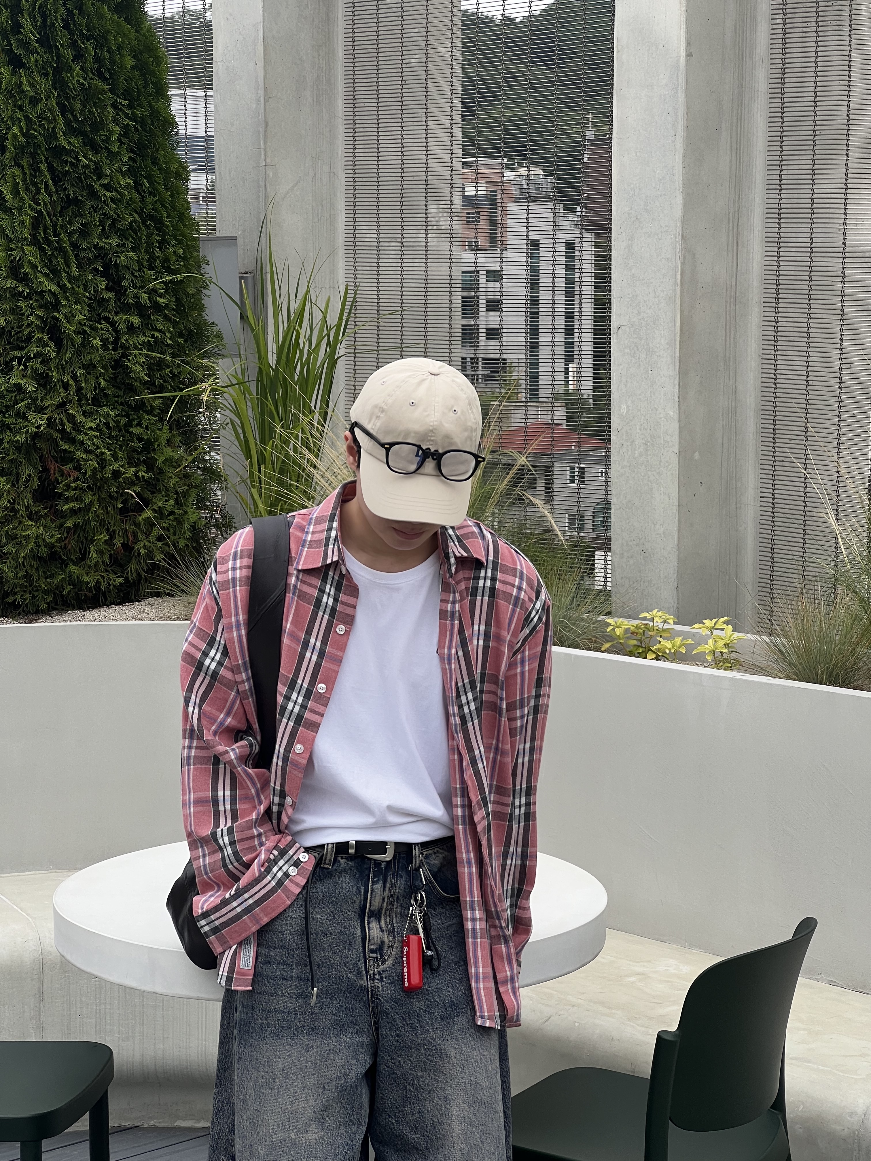 Supreme Floating Keychain Red - 23FW, Stussy 8 Ball Keychain Black ์ฐฉ์ฉ ์คํ์ผ - 2