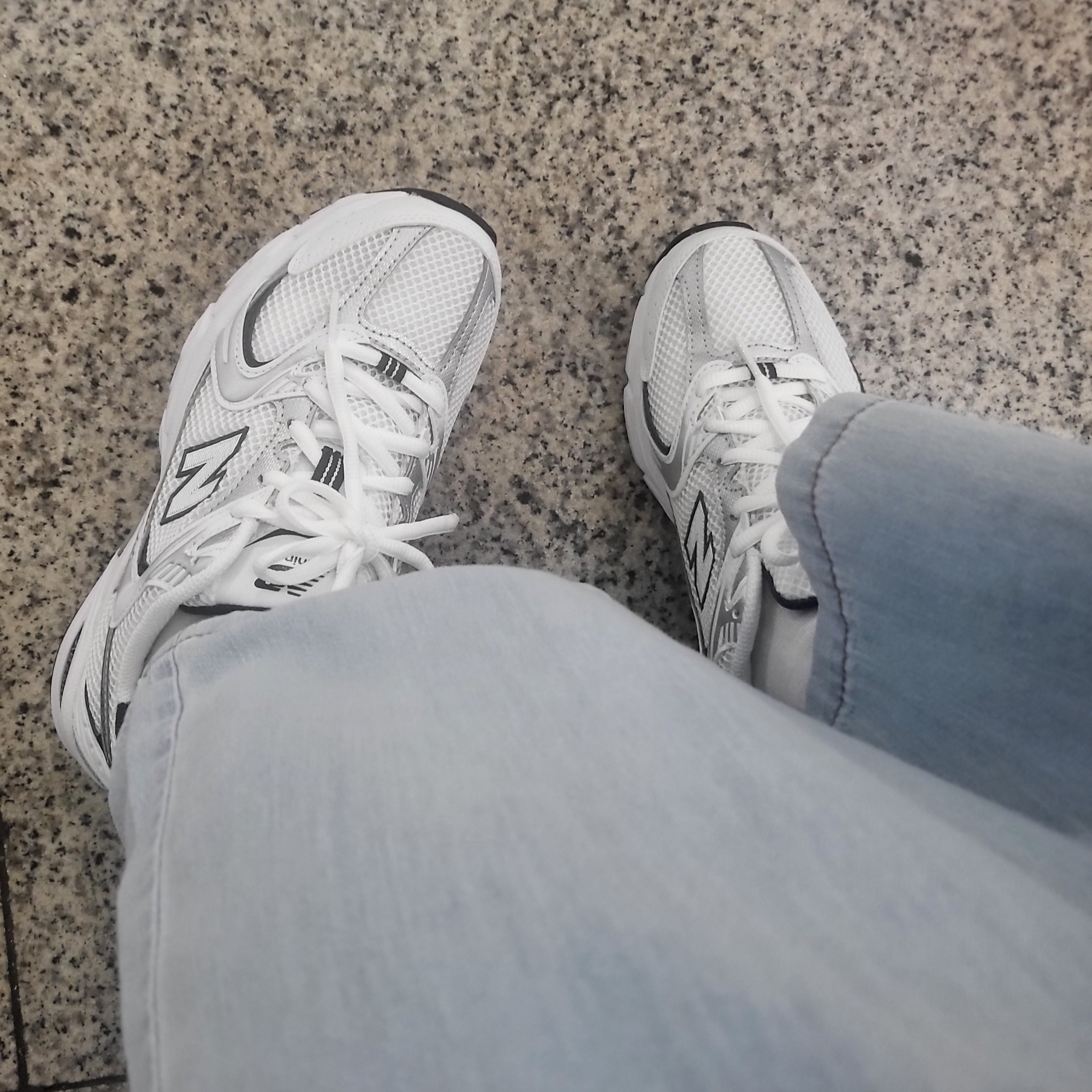 New Balance 530 White 착용 스타일 - 2