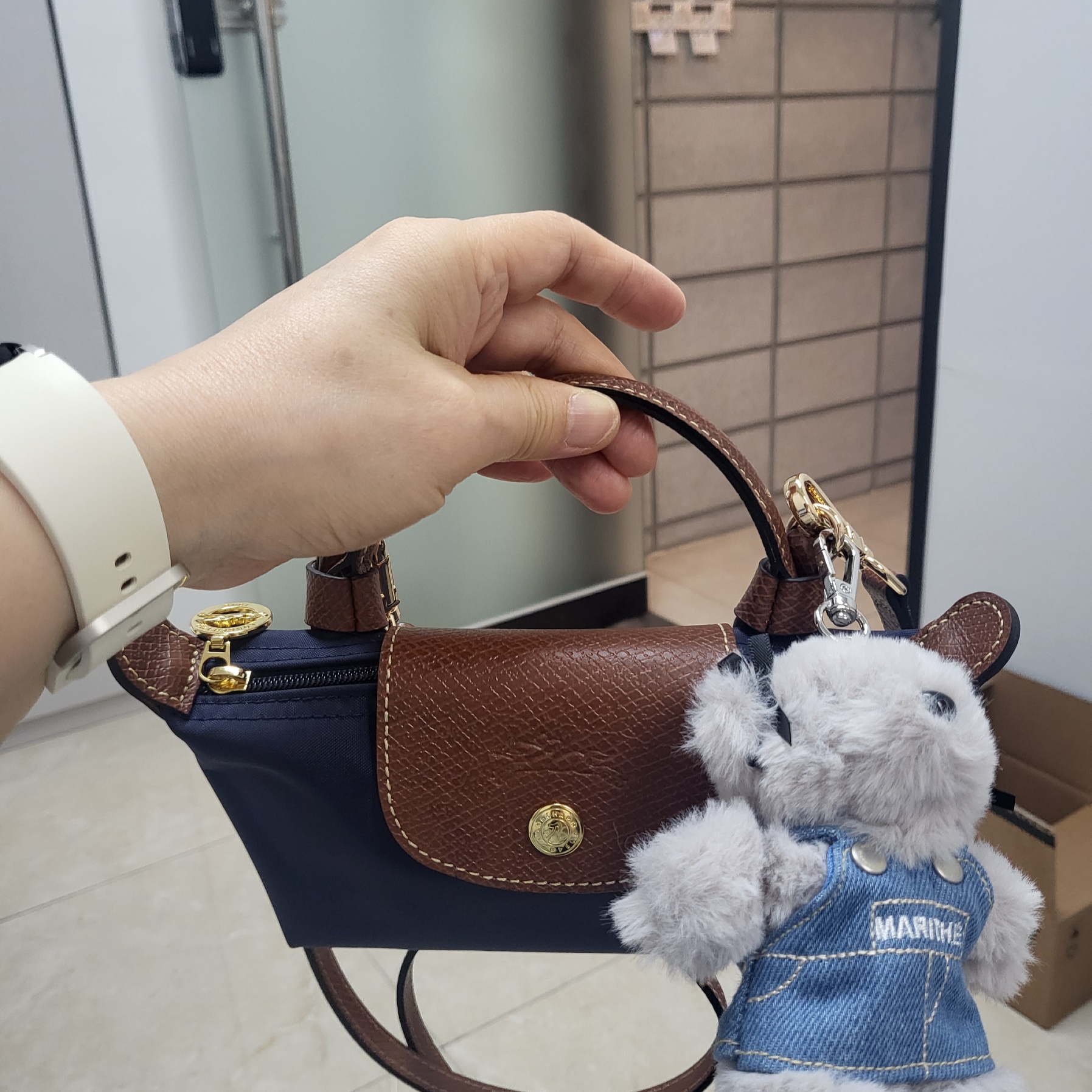 Longchamp Le Pliage Original Handle Pouch Blue Navy 착용 스타일 - 2