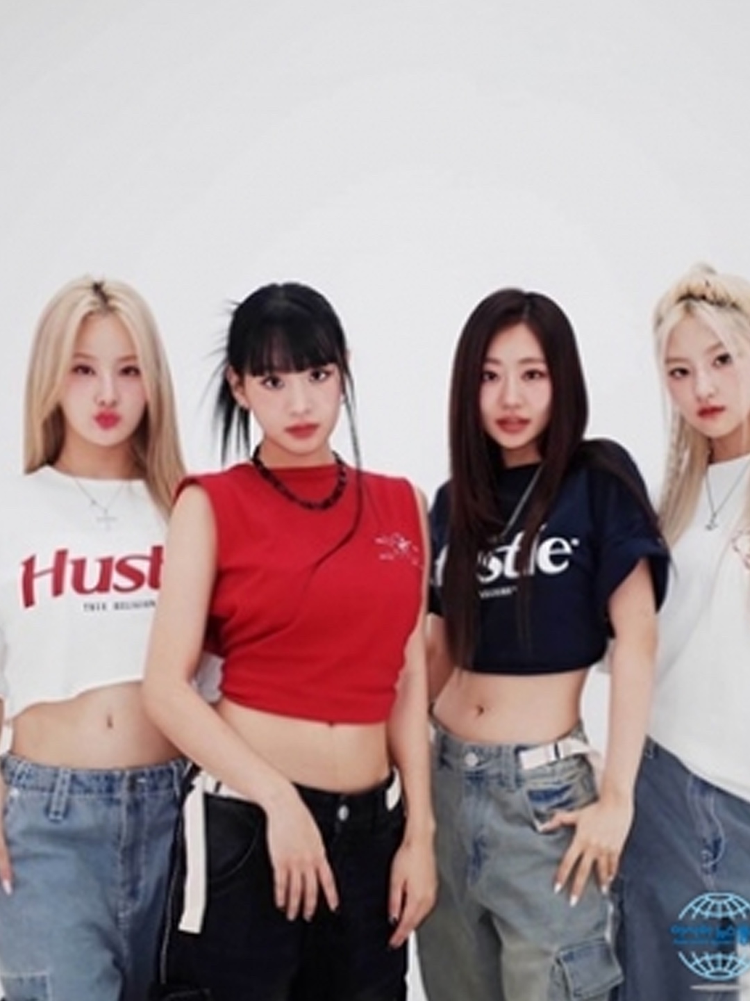 True Religion Basic Crop Tee, True Religion TR World Tour T-Shirt White 착용 스타일 - 4