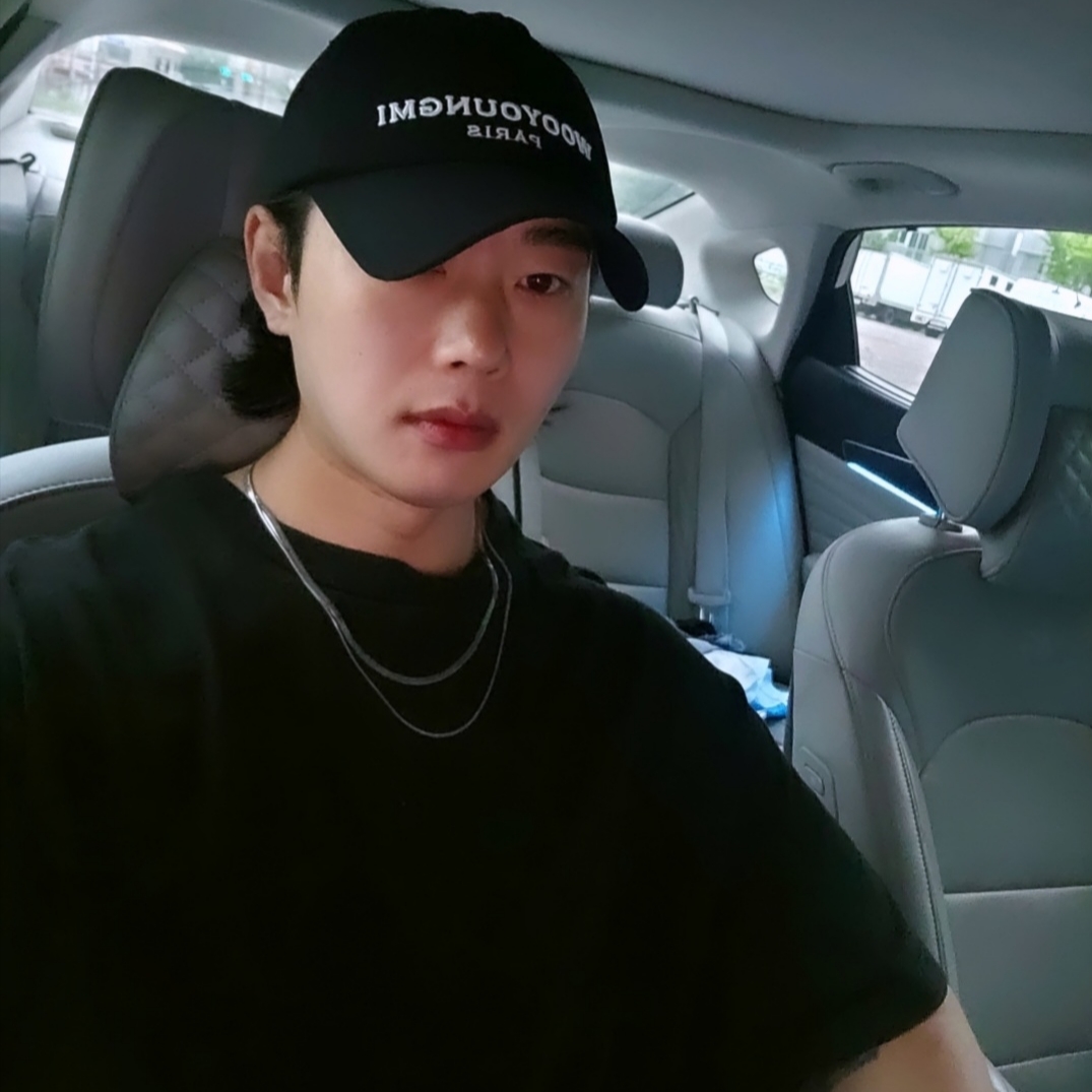Wooyoungmi Embroidered Ball Cap Black 착용 스타일
