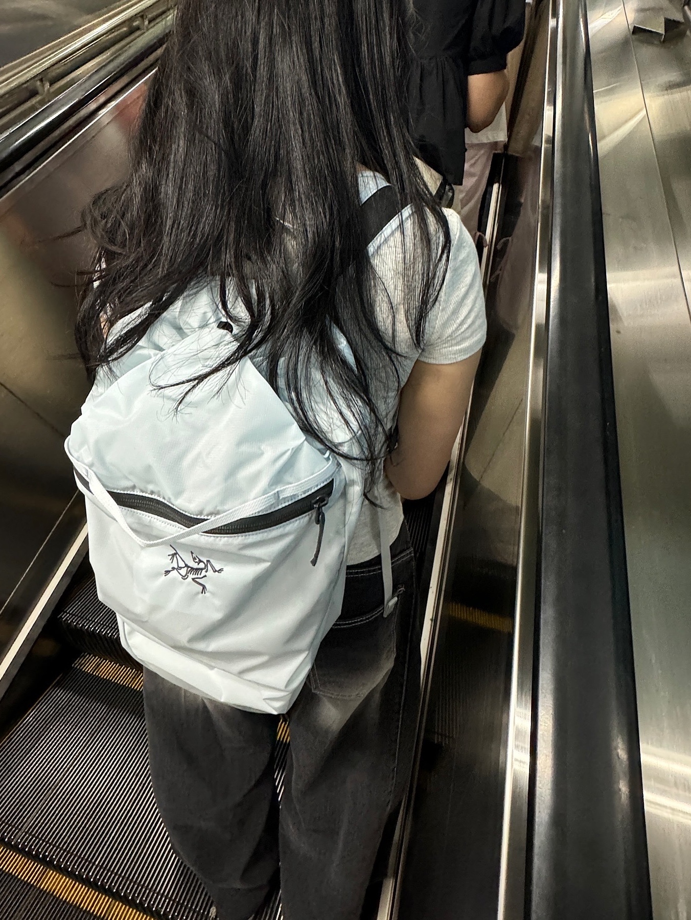 Arc'teryx Heliad 10 Backpack Daybreak Graphite 착용 스타일