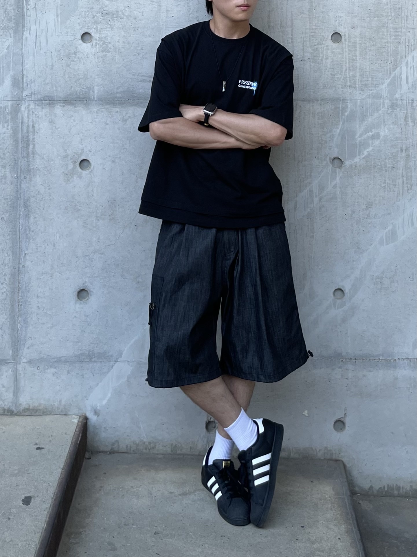 Adidas Superstar Core Black White 착용 스타일 - 2