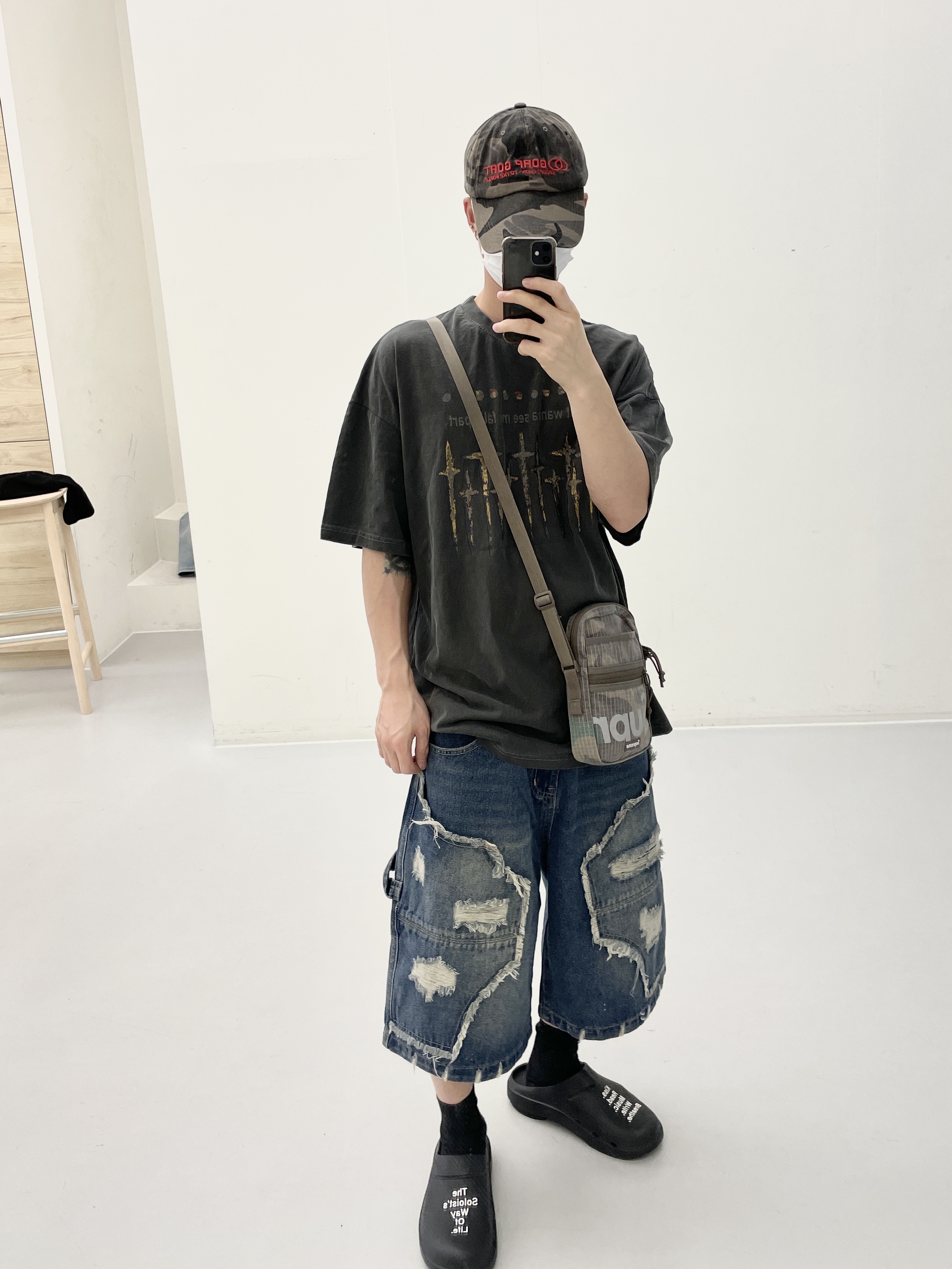 Oofos x Takahiromiyashita The Soloist The Day The Whole World Went Away Clog Black, Oofos x Takahiromiyashita The Soloist The Soloist's Way Of Life Clog Black White 착용 스타일