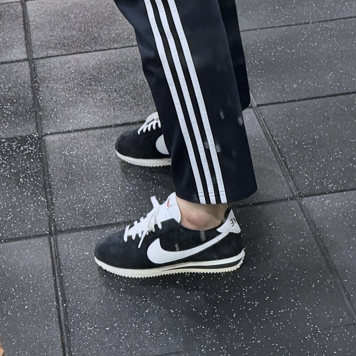 (W) Nike Cortez Vintage Black Sail 착용 스타일