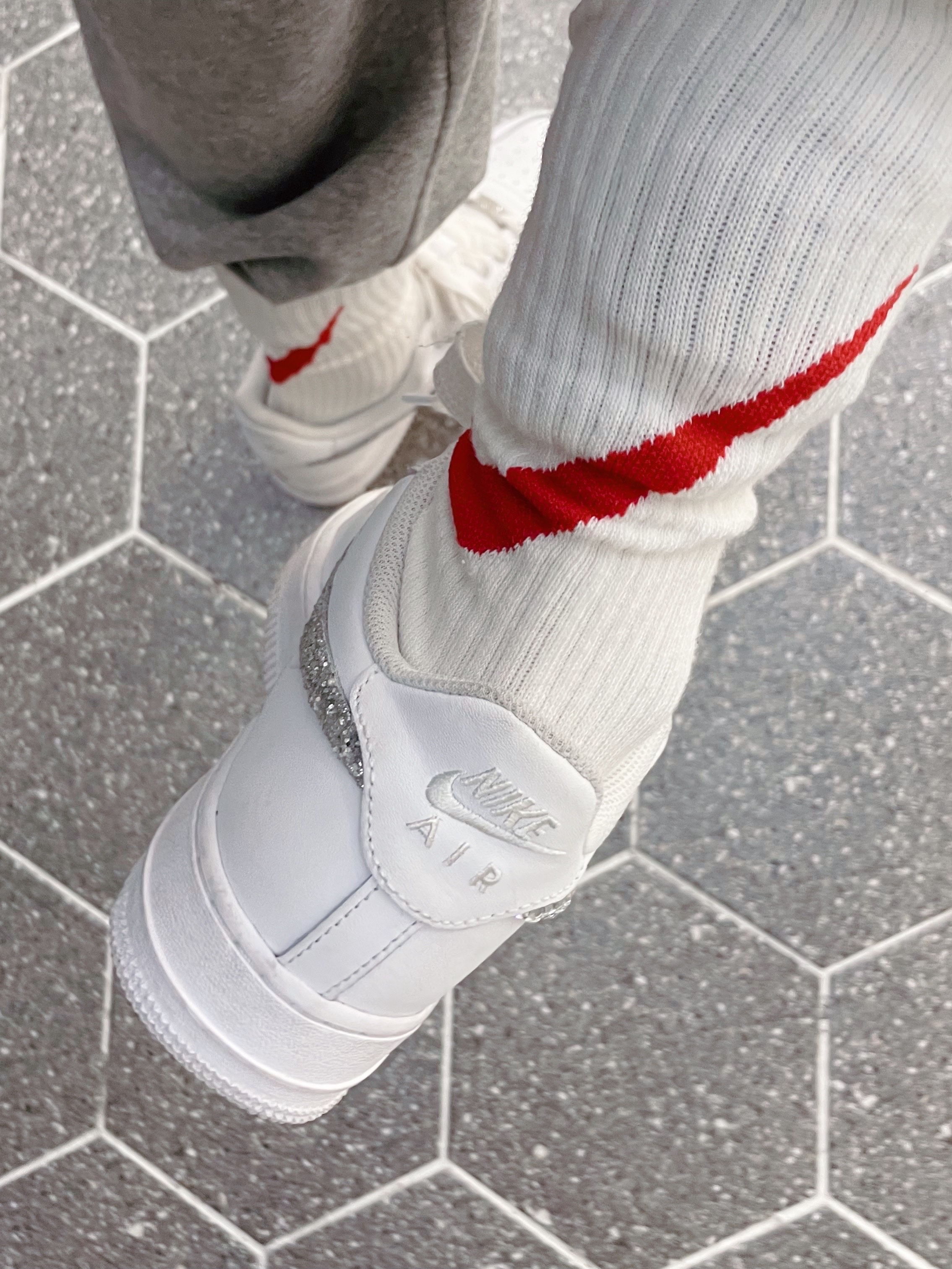 (W) Nike Club Fleece Pants Grey - US/EU, Stussy Cherries T-Shirt White 착용 스타일 - 4