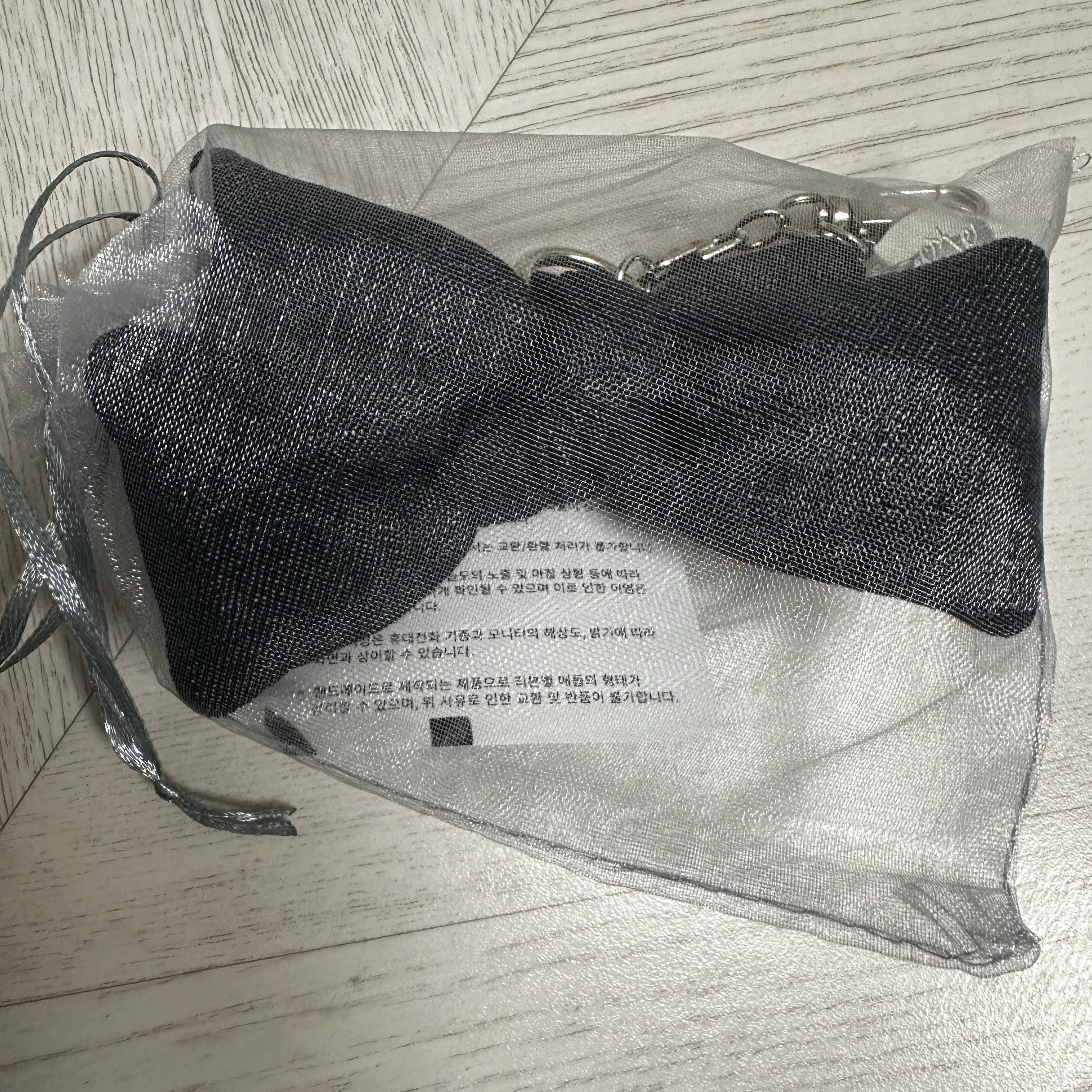 [KREAM 단독] PVCS x Bloomingtale Ribbon Denim Keyring Raw Denim 착용 스타일