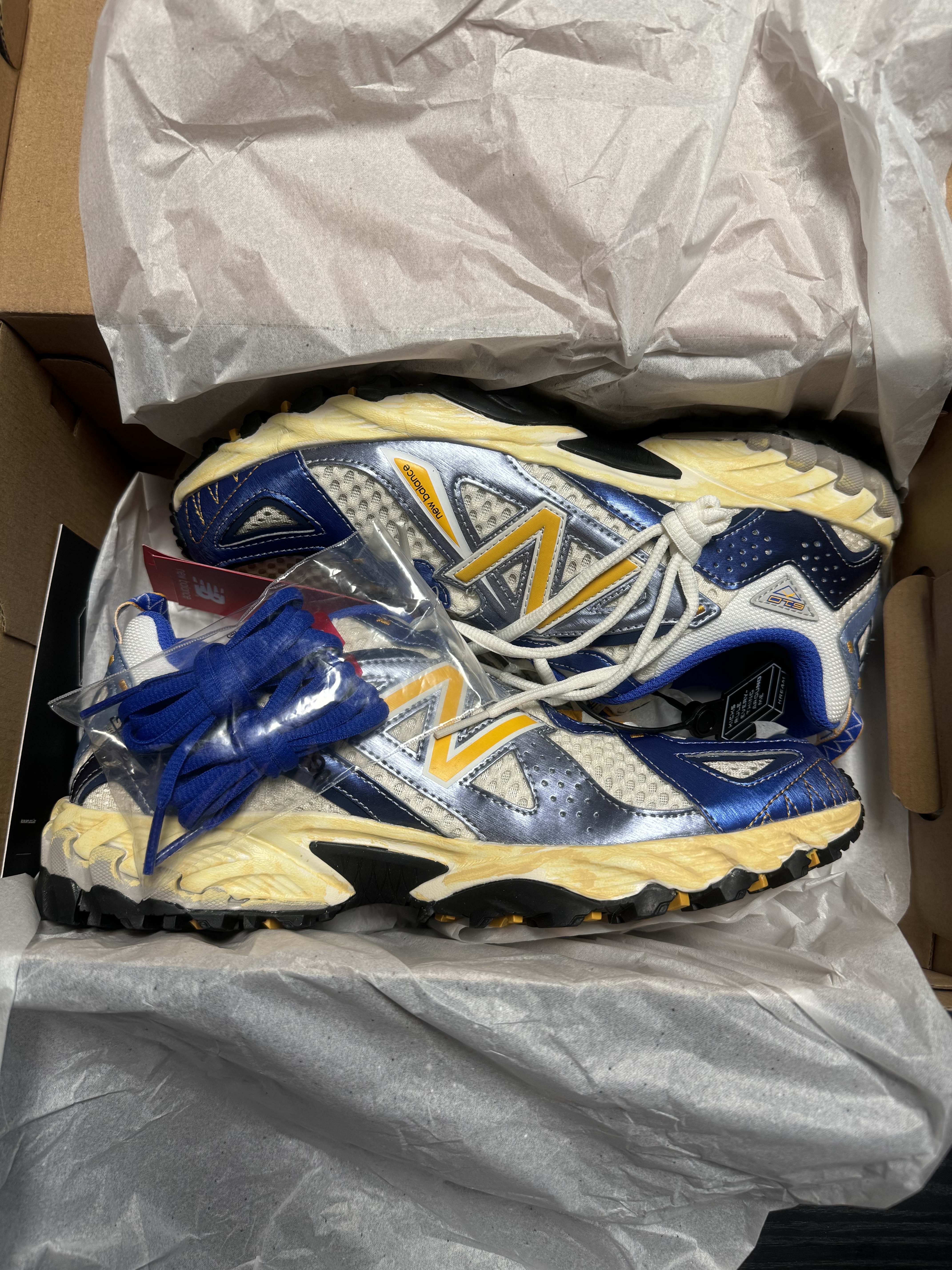 New Balance x Yeseyesee ML610 Atlantic Blue Varsity Gold 착용 스타일