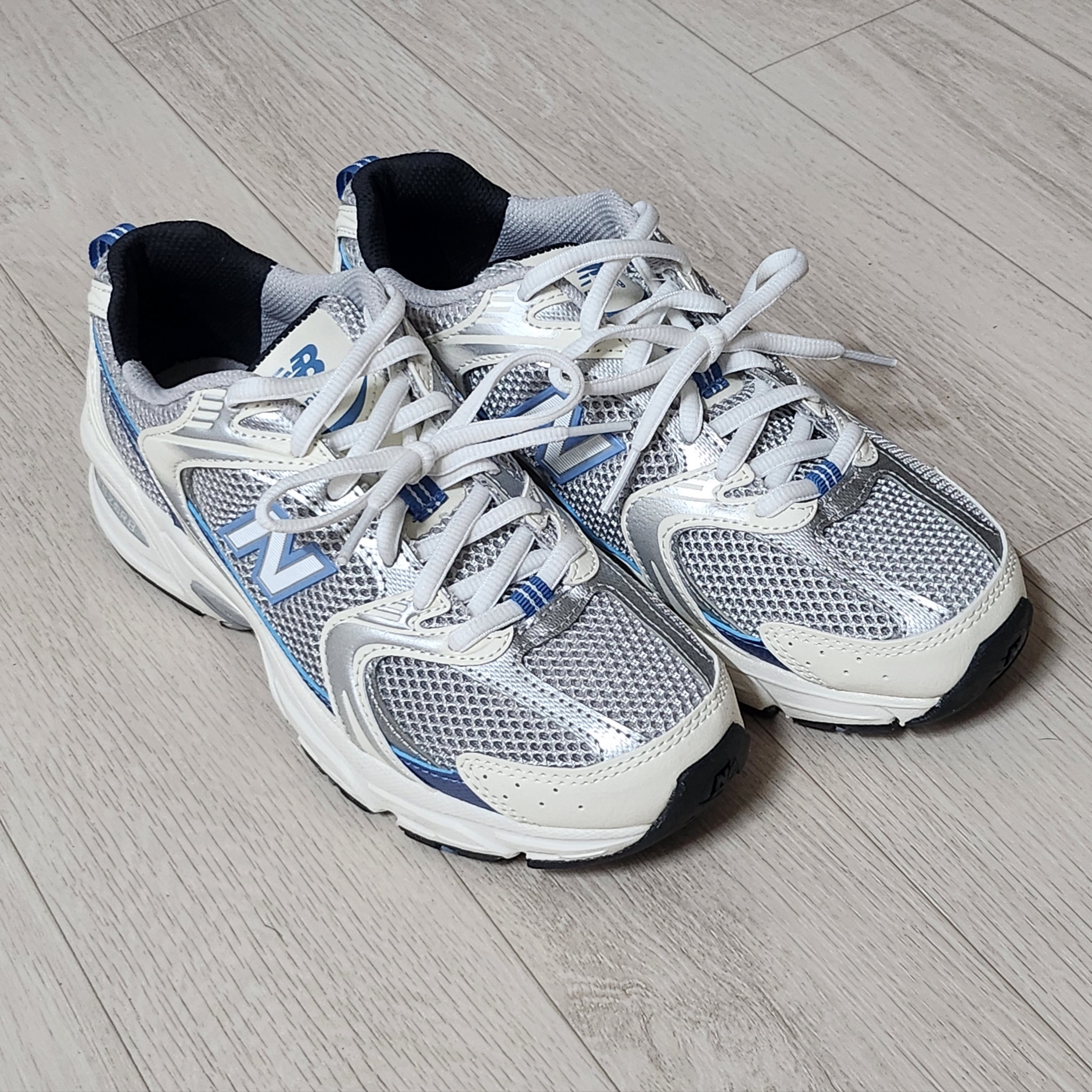 New Balance 530 Steel Blue 착용 스타일