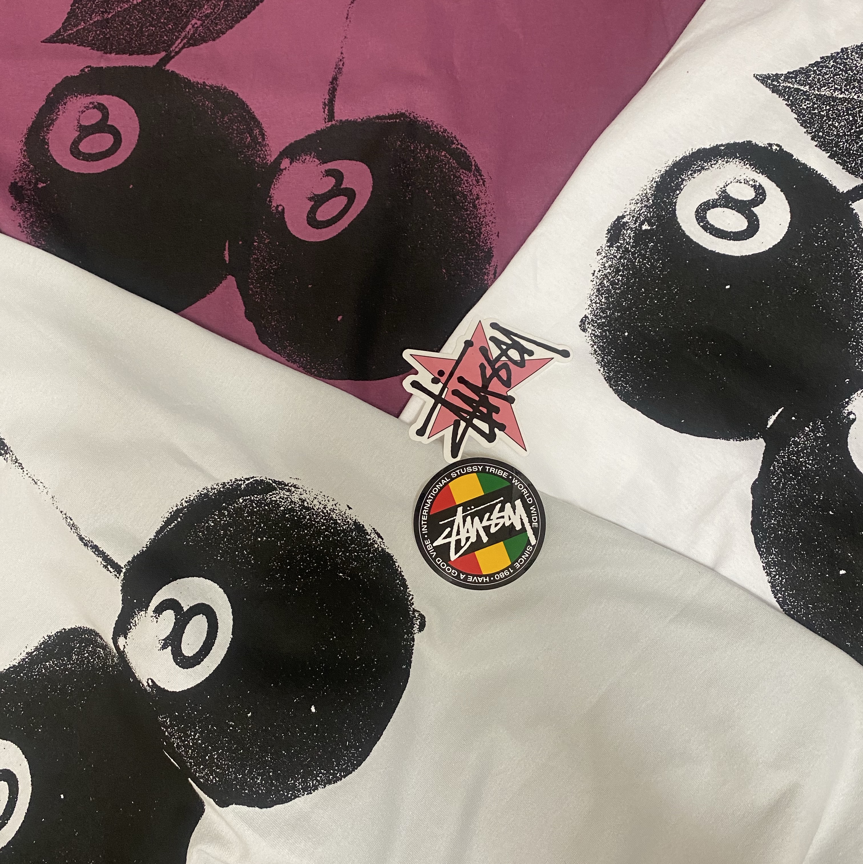 Stussy Cherries T-Shirt White, Stussy Cherries T-Shirt Berry 착용 스타일