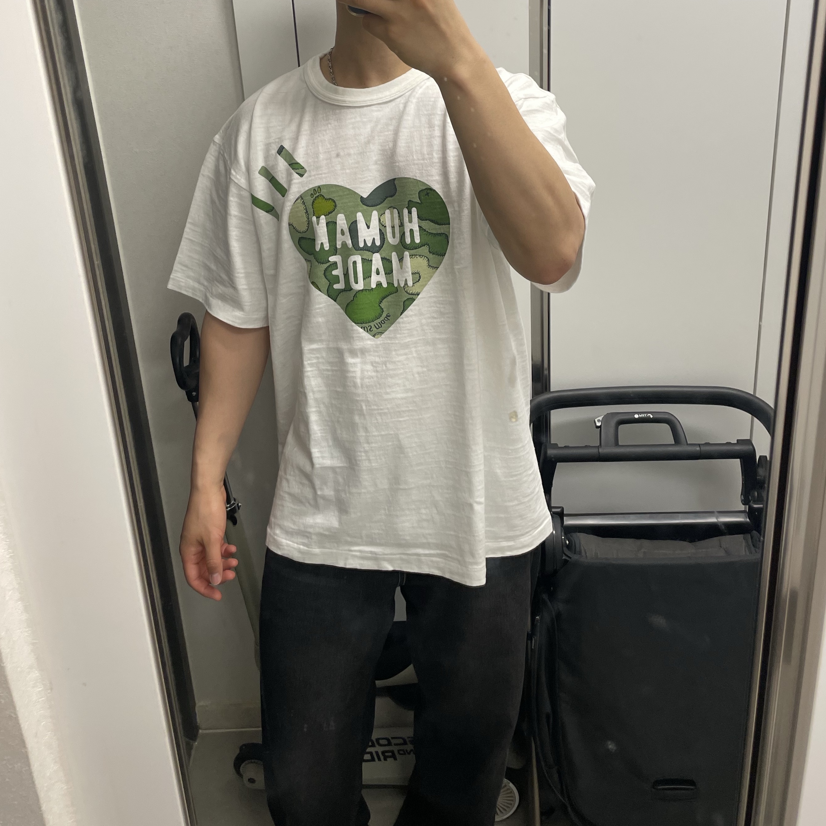 Human Made x Kaws Graphic T-Shirt #1 White 착용 스타일 - 2