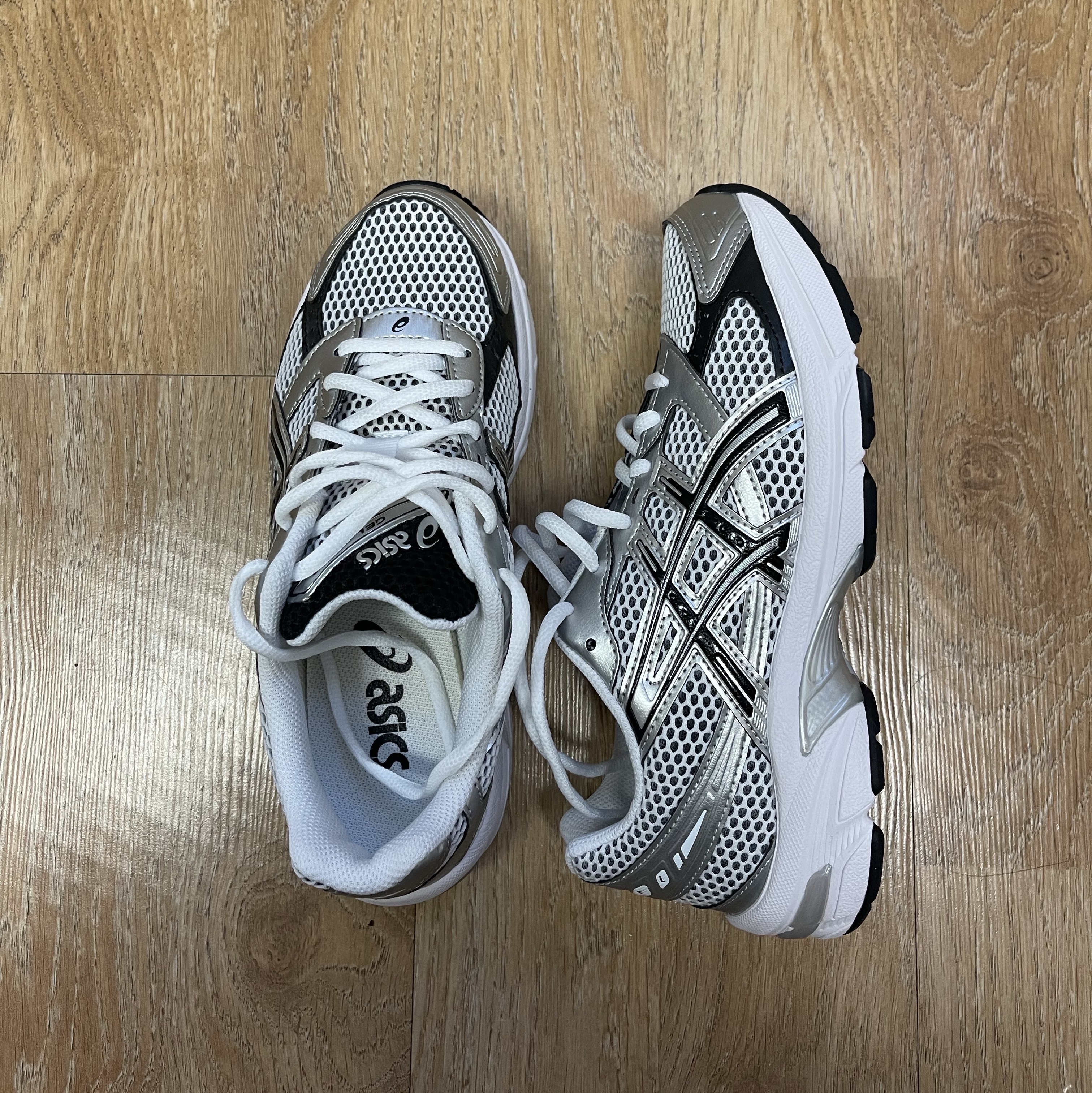 Asics Gel-1130 White Black 착용 스타일 - 2