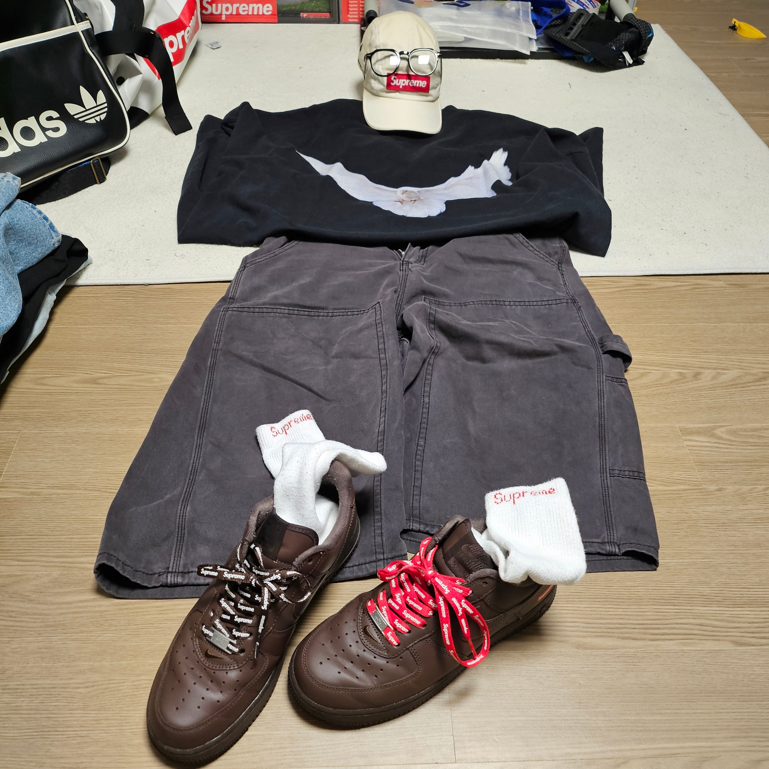 Nike x Supreme Air Force 1 Low Baroque Brown, Supreme Hanes Crew Socks White (4 Pack) 착용 스타일