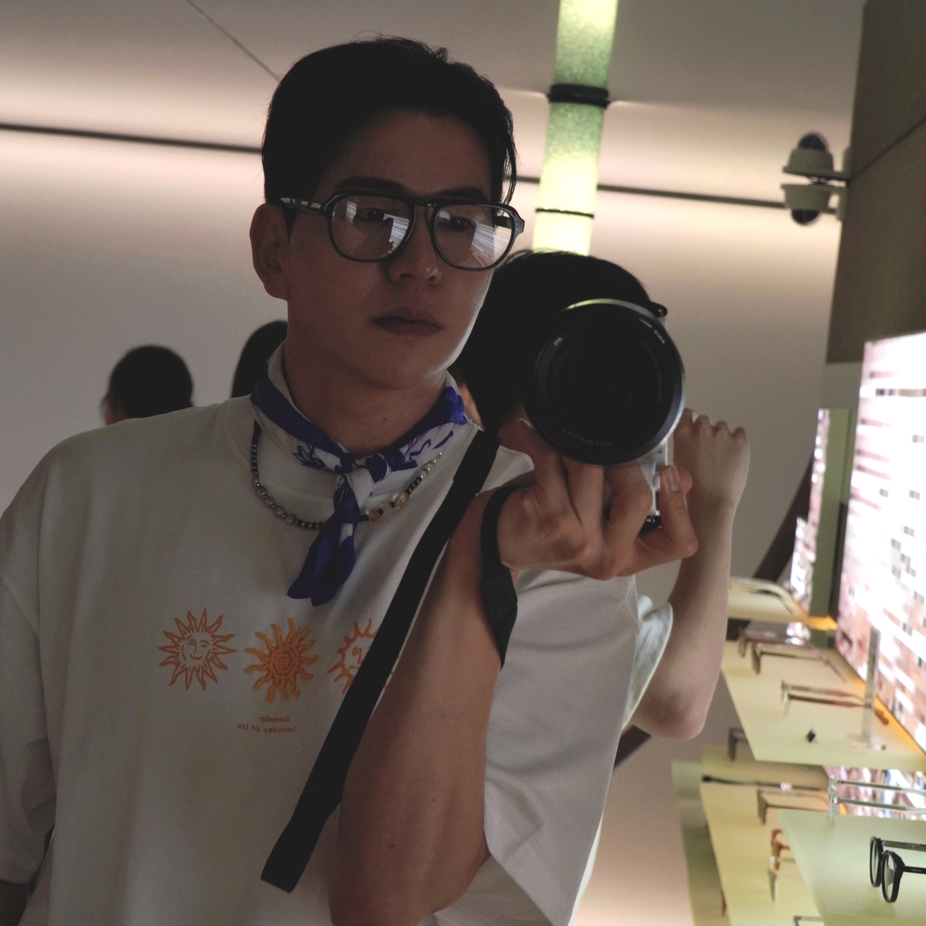 STU Sun Printing Beads T-shirt White, STU 24 Spring Flared Cotton Pants Beige 착용 스타일 - 3