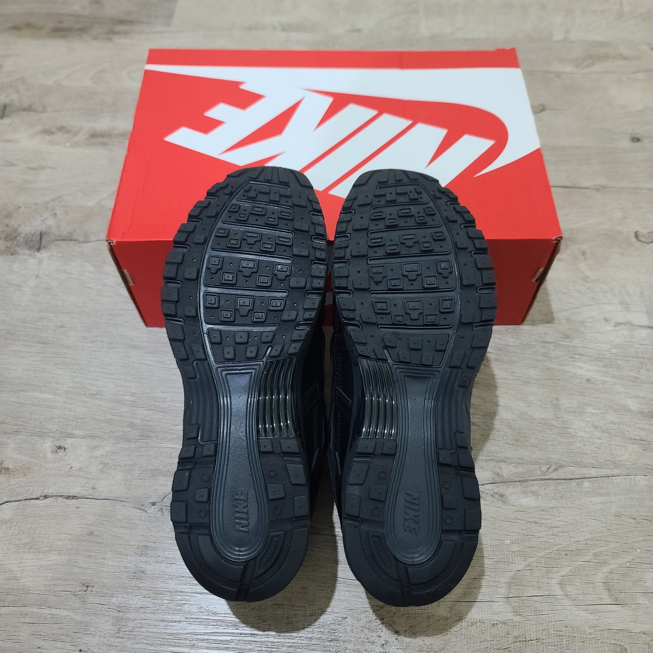 Nike P-6000 PRM Triple Black 착용 스타일 - 4