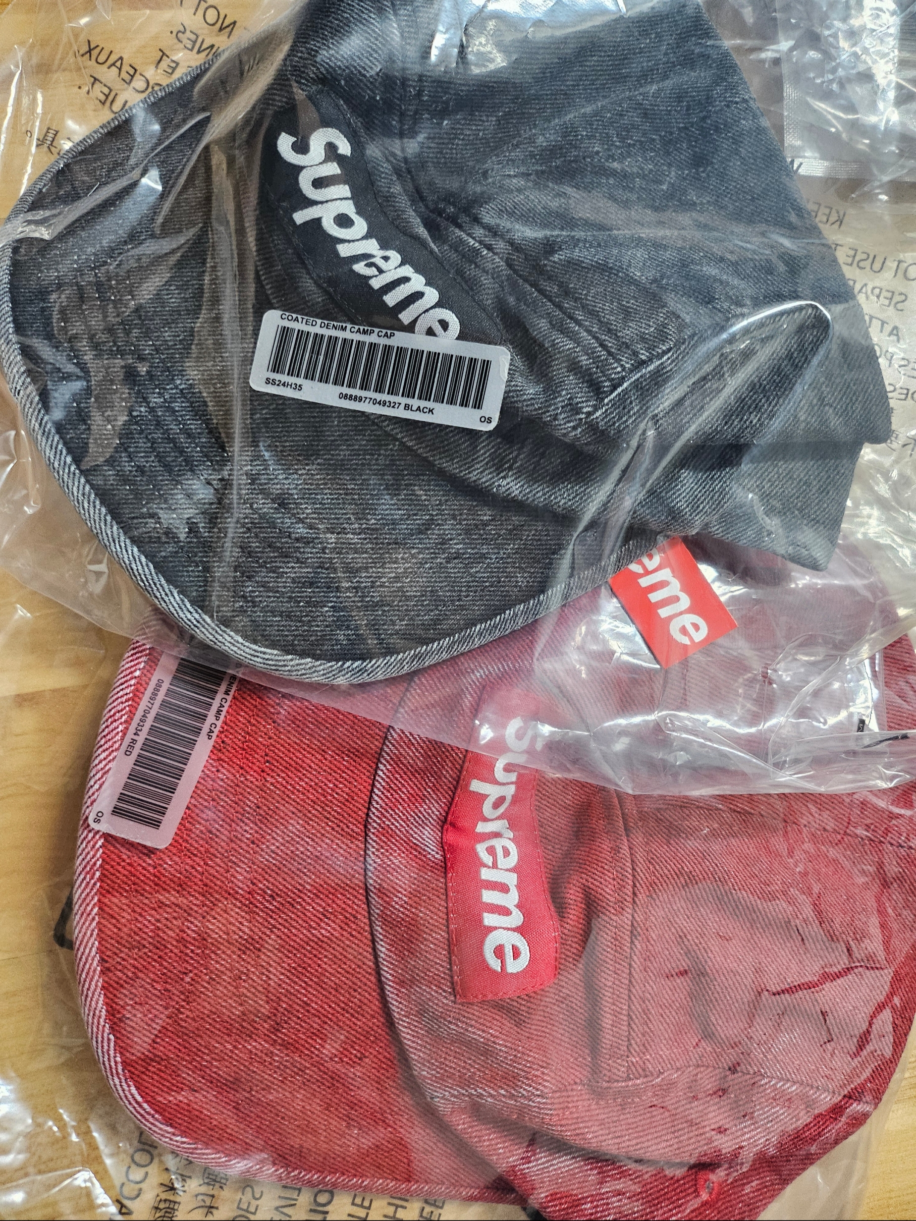 Supreme Coated Denim Camp Cap Red - 24SS, Supreme Coated Denim Camp Cap Black - 24SS 착용 스타일