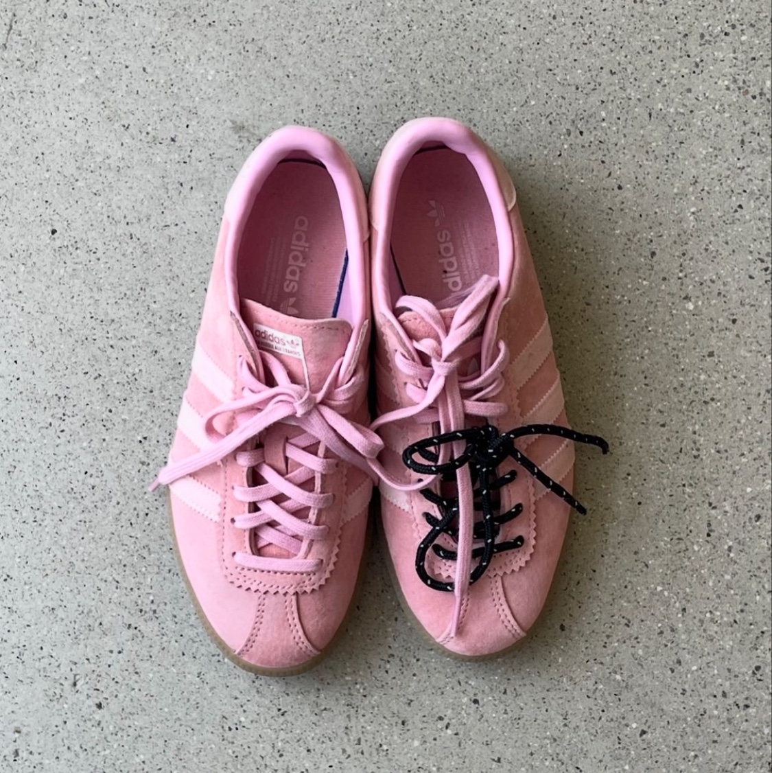 Adidas Bermuda Glow Pink, (W) New Balance x Miu Miu 530 Suede Mesh Sneakers Ecru 착용 스타일 - 5