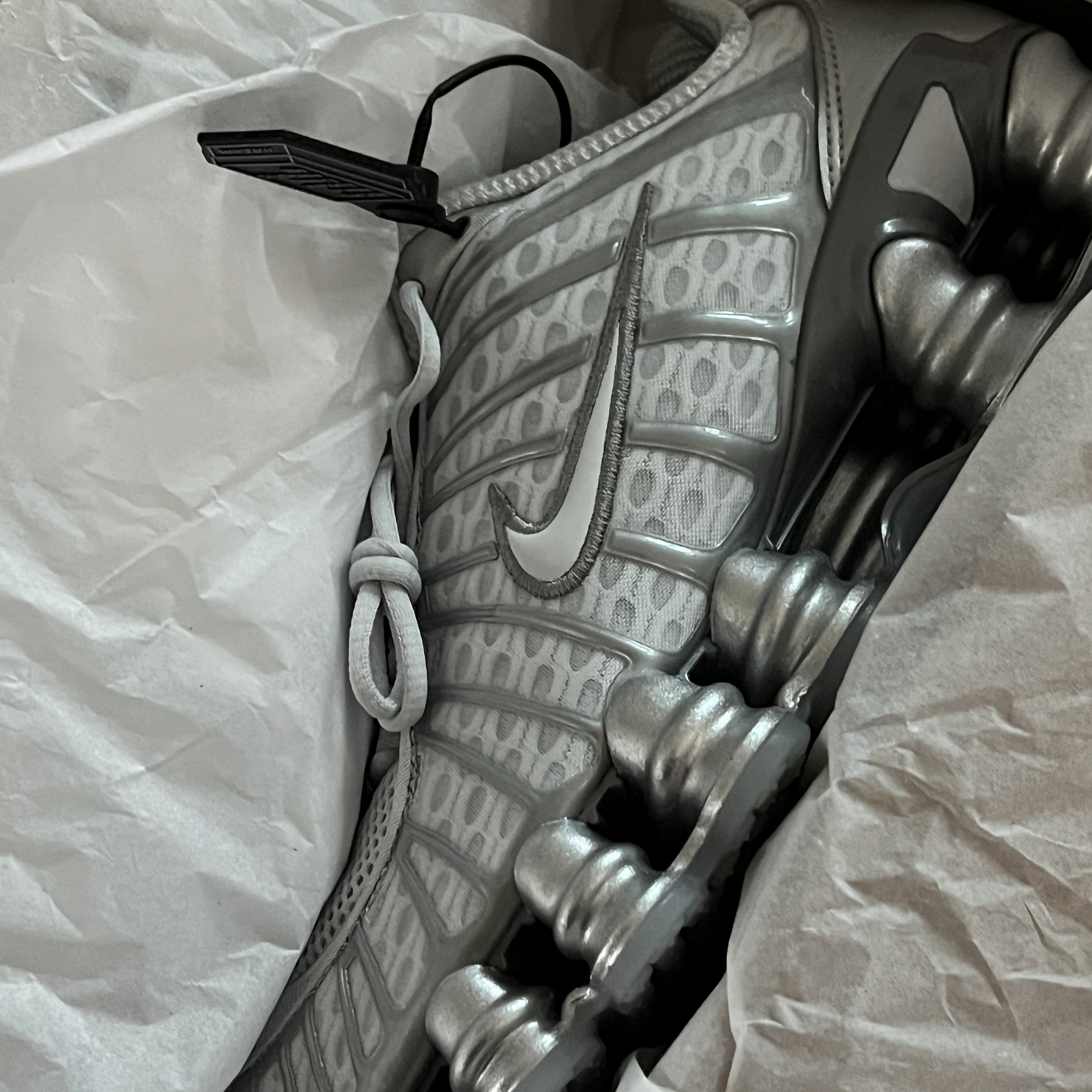 (W) Nike Shox TL Pure Platinum and Metallic Silver 착용 스타일 - 1
