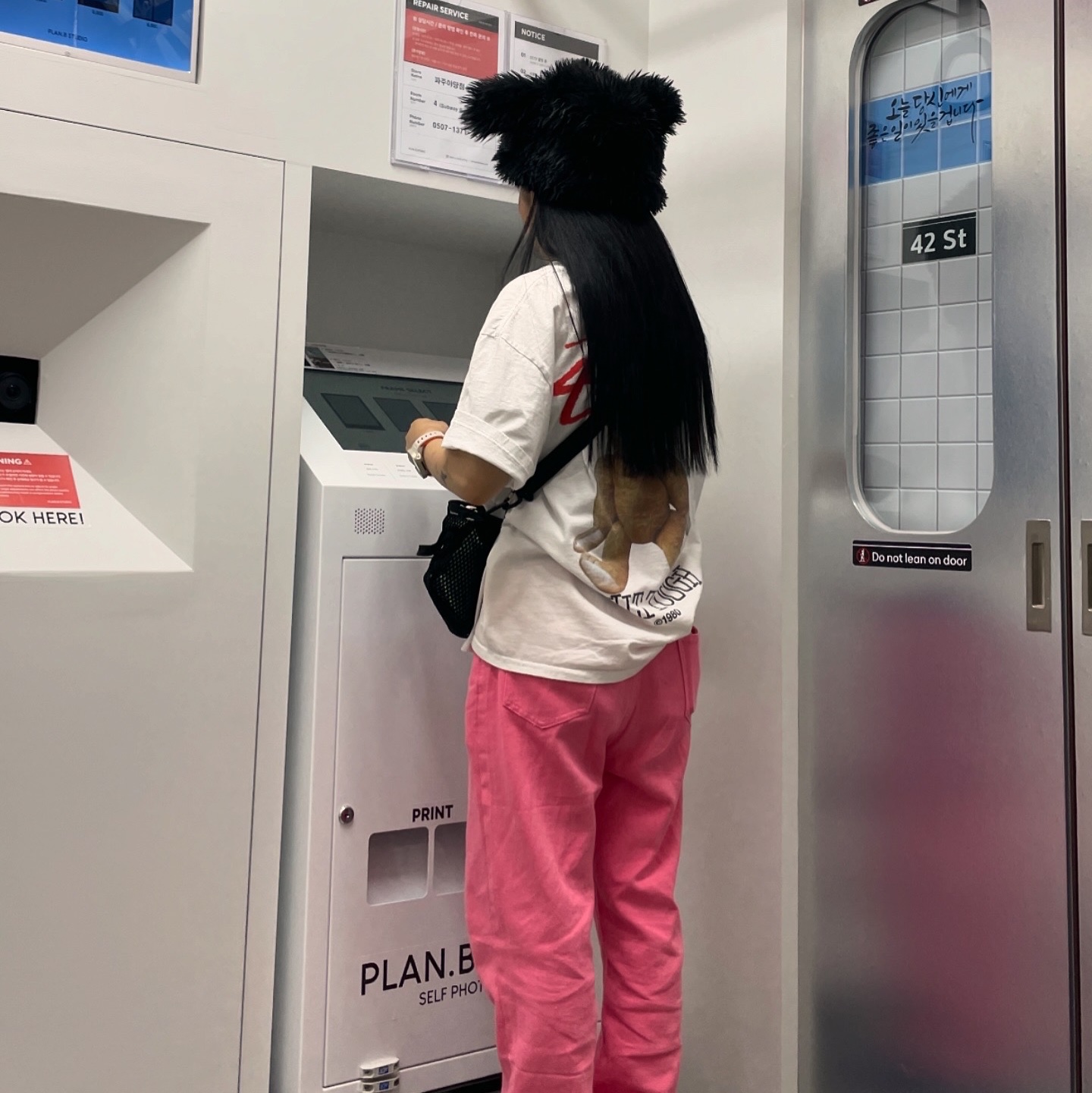 Stussy Built Tough T-Shirt White, Adidas Yeezy Slide Onyx 착용 스타일 - 1