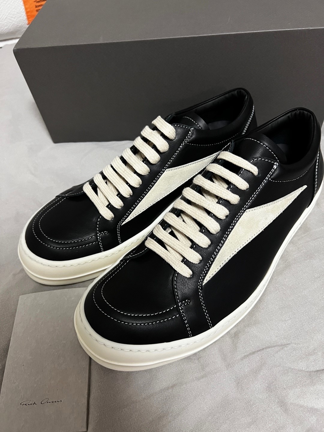 Rick Owens Vintage Sneaks Black Milk 착용 스타일 - 2