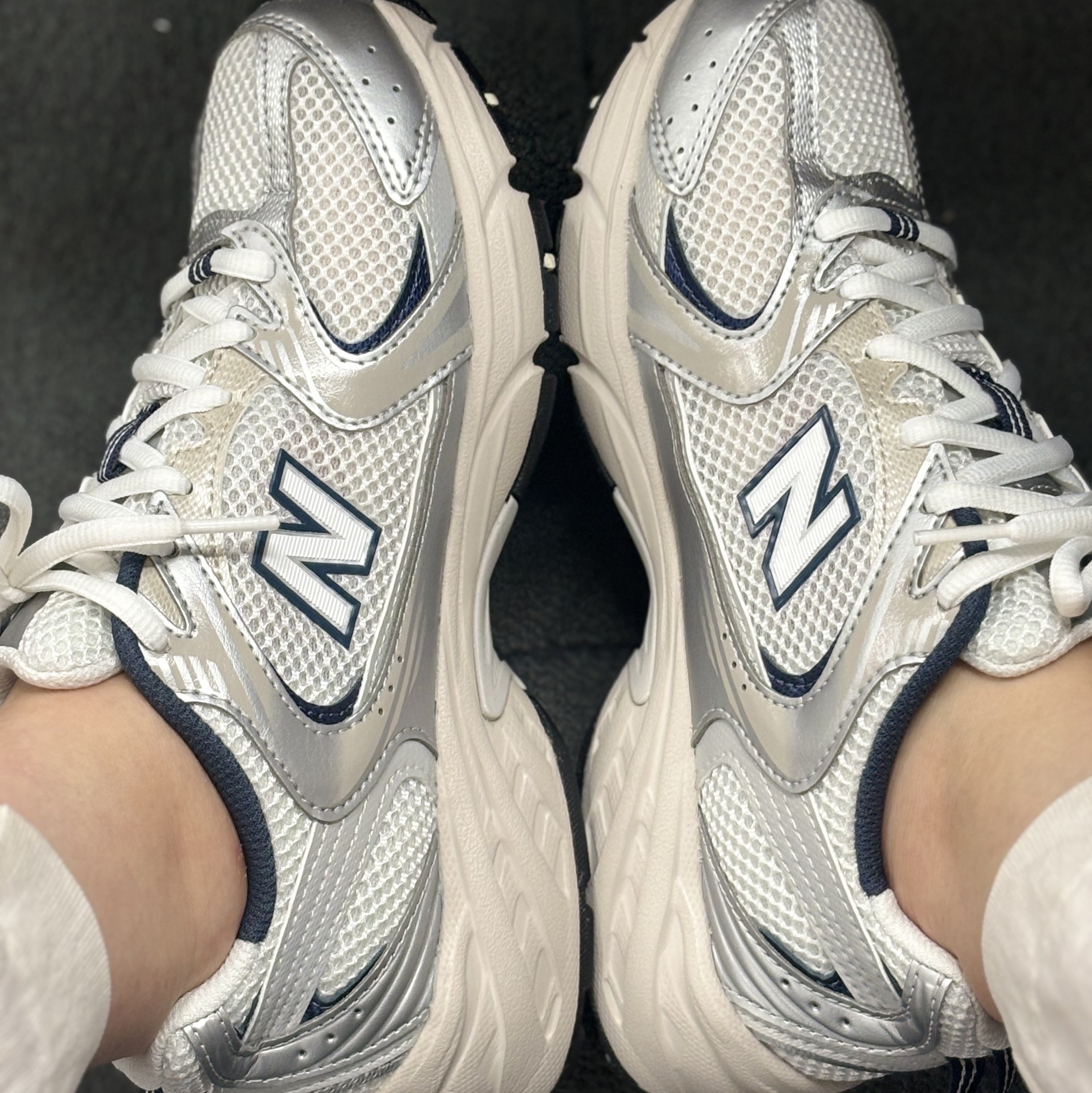 New Balance 530 Steel Grey 착용 스타일