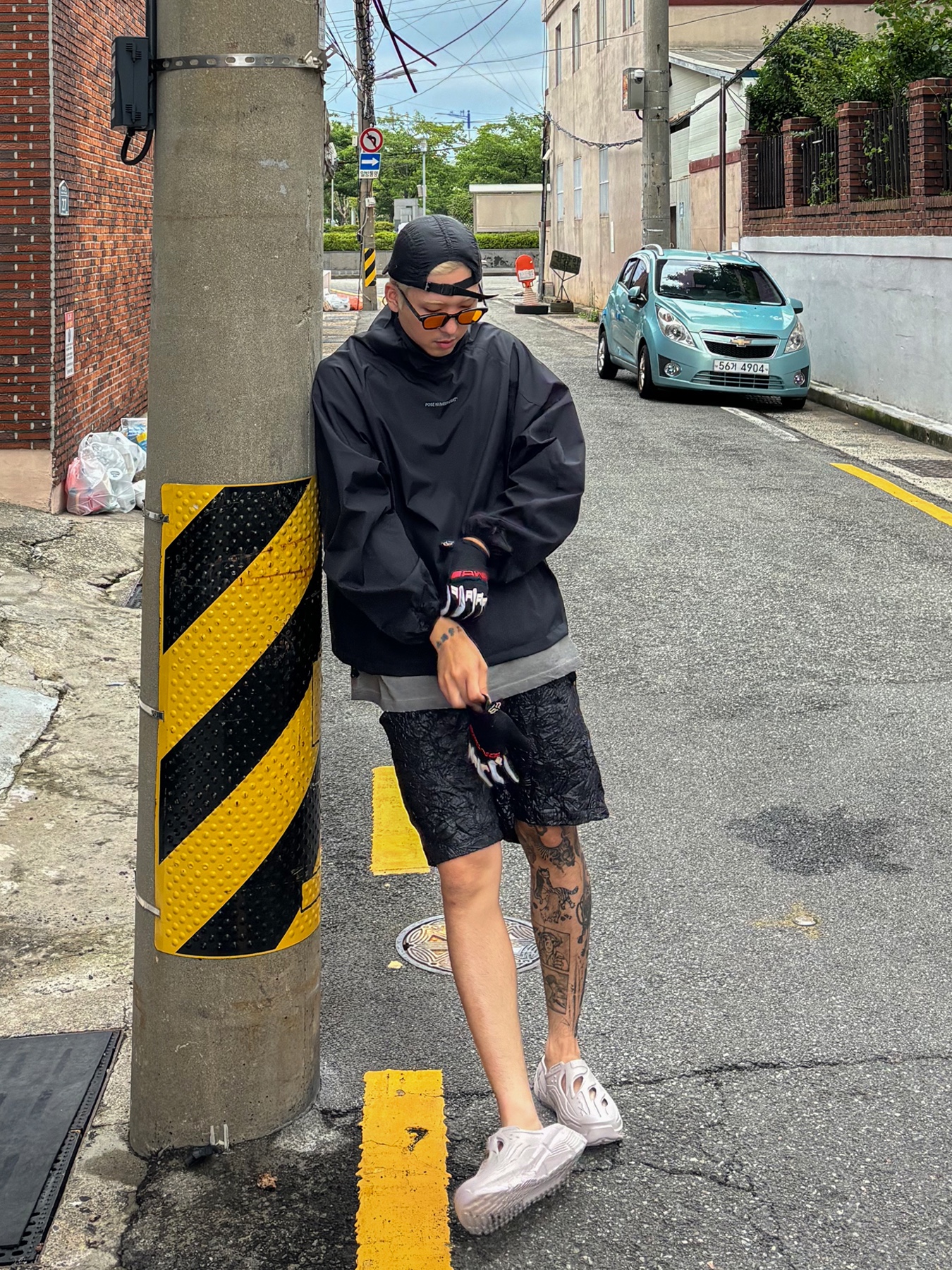 Reebok Zig Clog Black, Wapworks Crease Baggy Shorts 착용 스타일 - 4