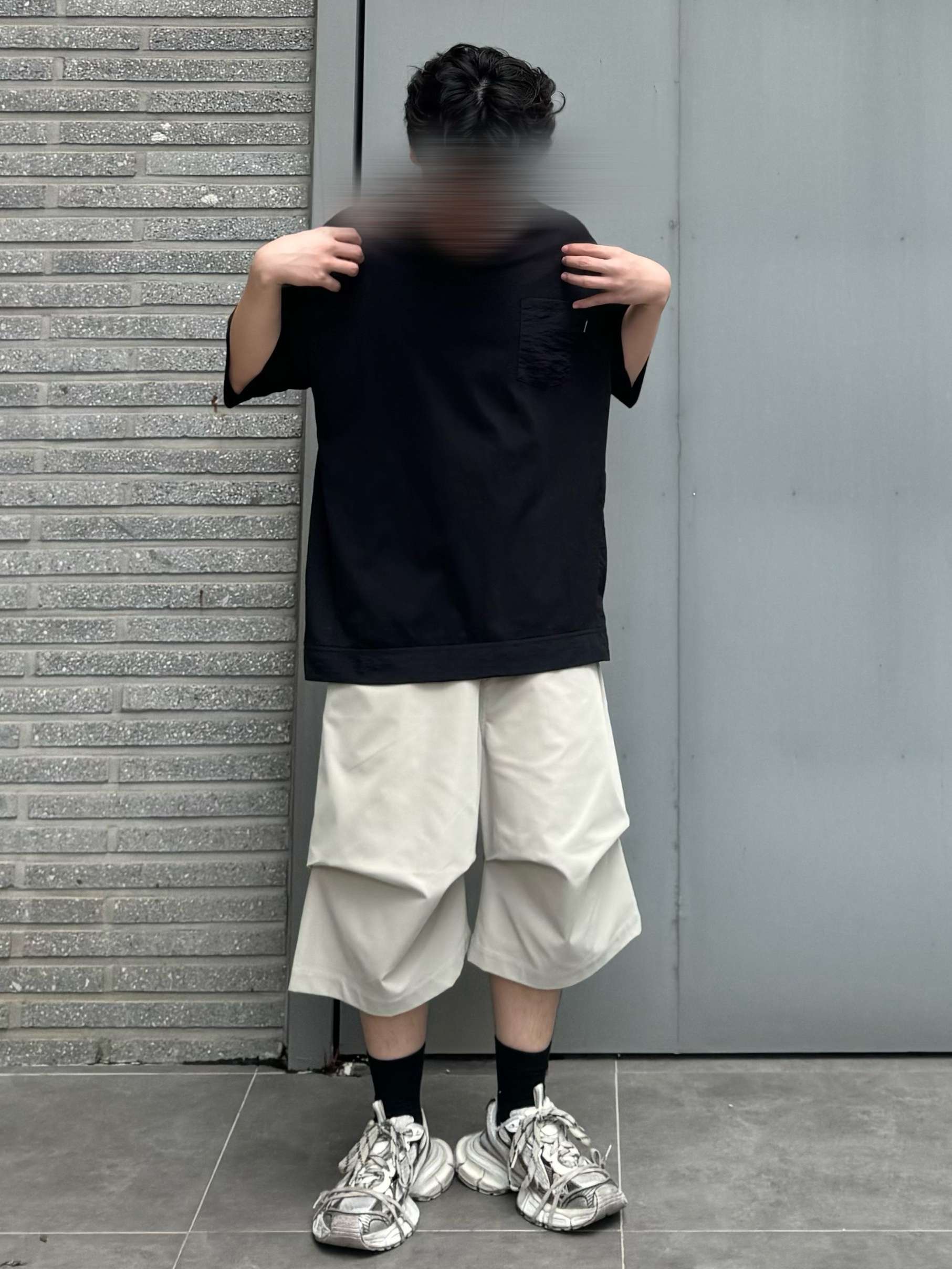 Nonnod Alpine Carpenter Shorts Beige, Balenciaga 3XL Sneakers Beige 착용 스타일 - 1