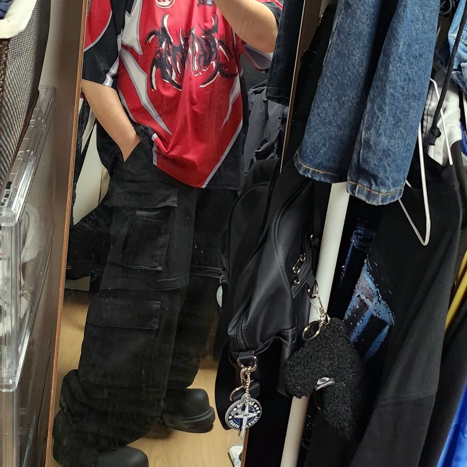 Balenciaga Steroid Derby Black, Project G/R Oversized Convertible Cargo Pants Coated Black 착용 스타일 - 1