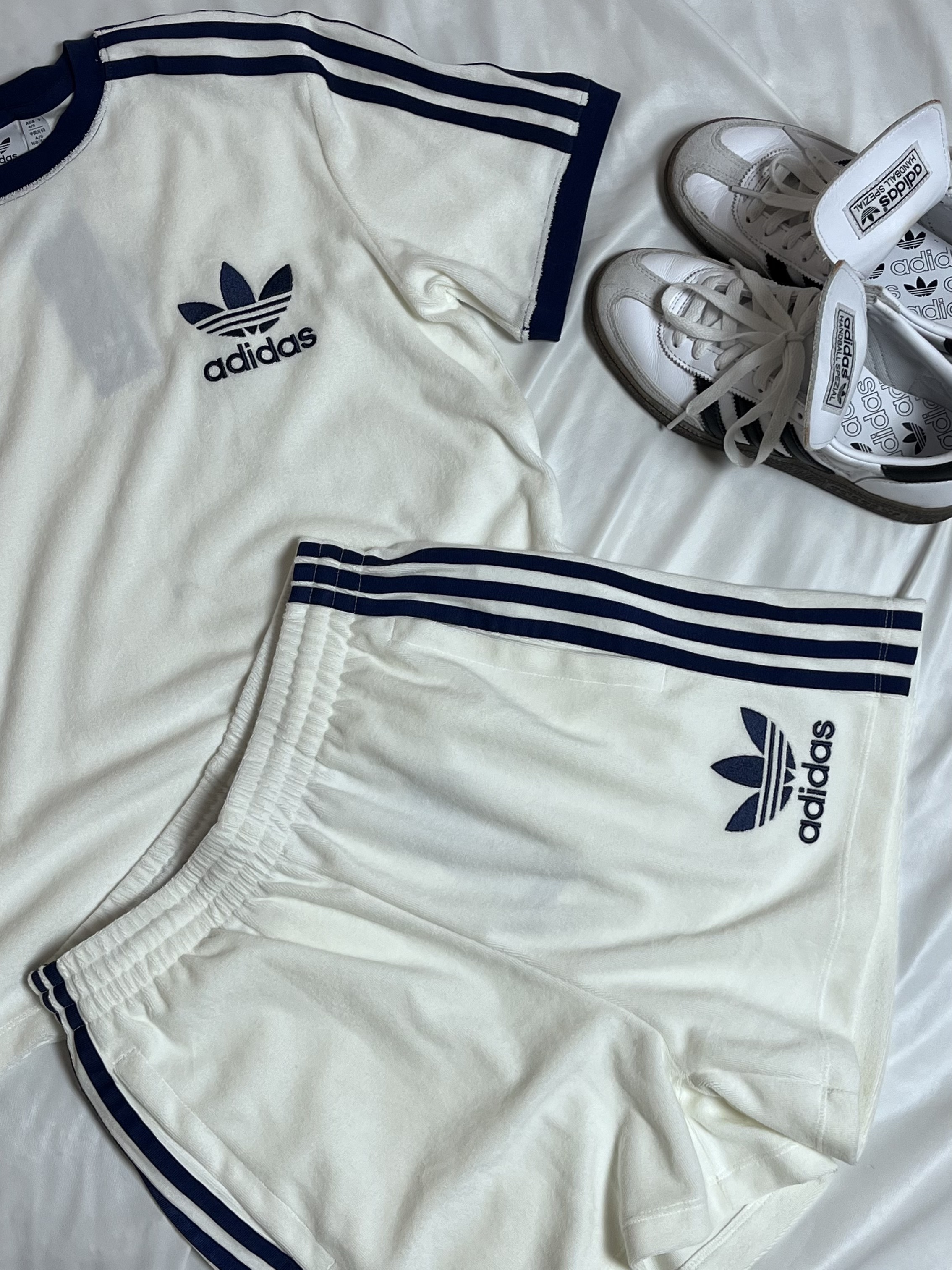 (W) Adidas Terry 3S T-Shirt Off White - KR Sizing, (W) Adidas Terry Shorts Off White - KR Sizing 착용 스타일