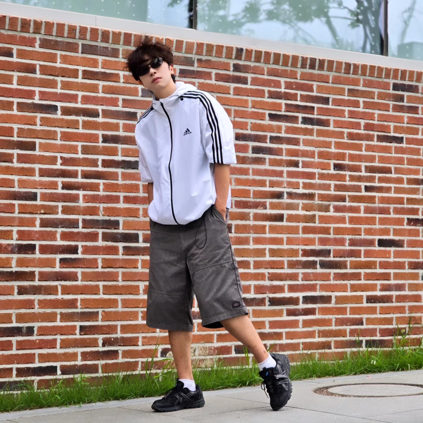 Adidas Essential 3S Woven Windbreaker Jacket White - KR Sizing, Asics Gel-Sonoma 15-50 Black Obsidian Grey 착용 스타일 - 8