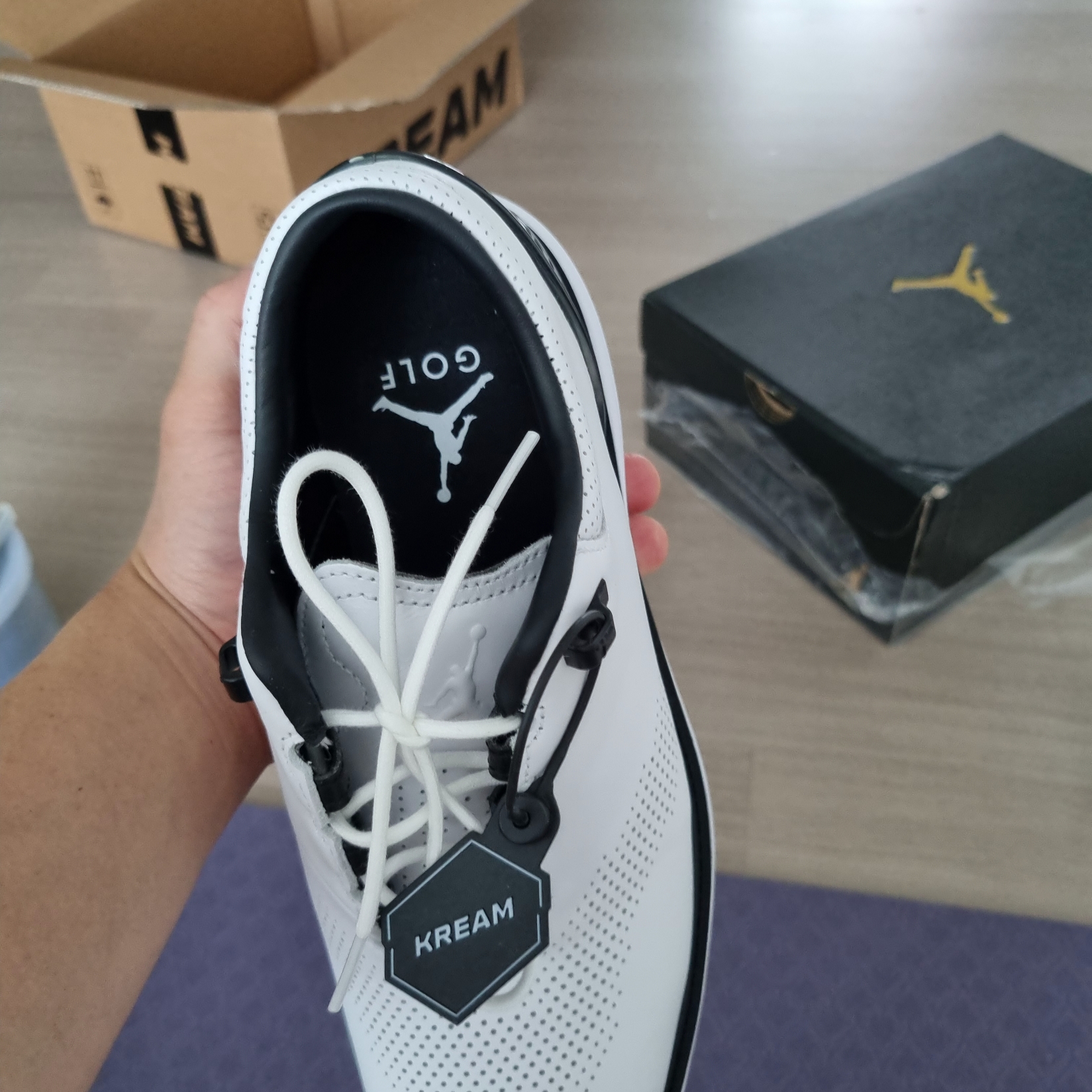 Jordan ADG 4 Golf White Black 착용 스타일 - 3