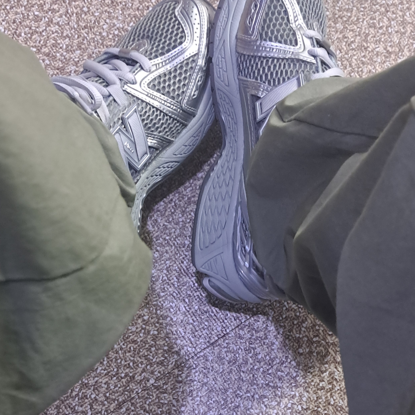 New Balance 1906R Harbor Grey Silver Metalic 착용 스타일