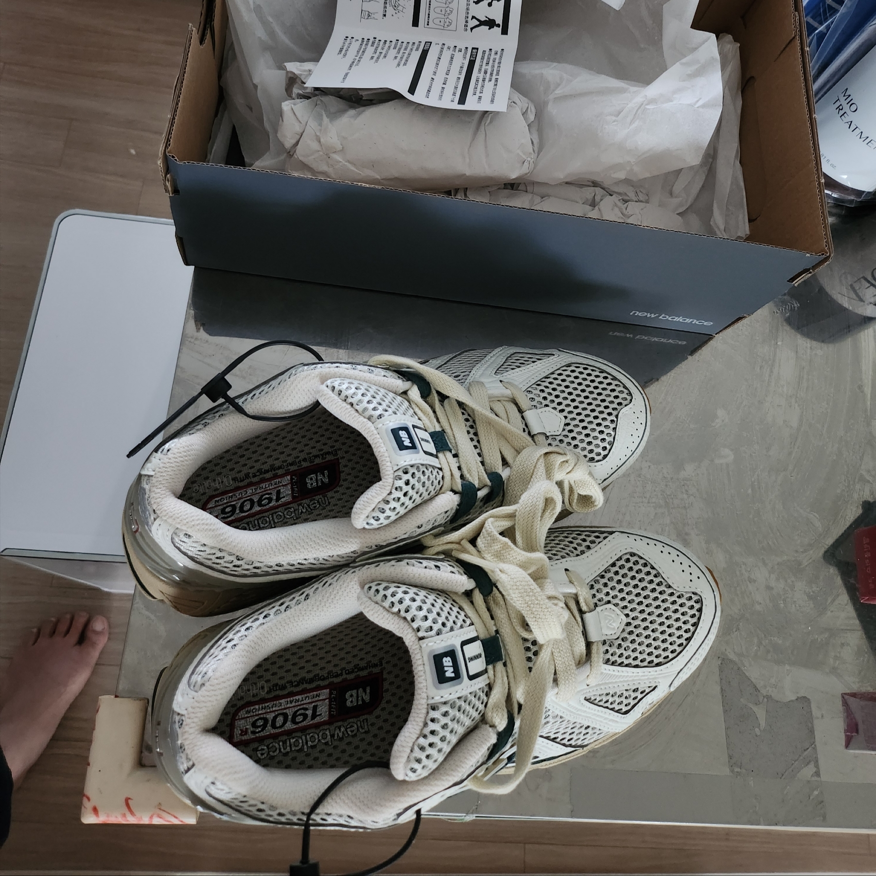 New Balance 1906R Silver Green 착용 스타일 - 1