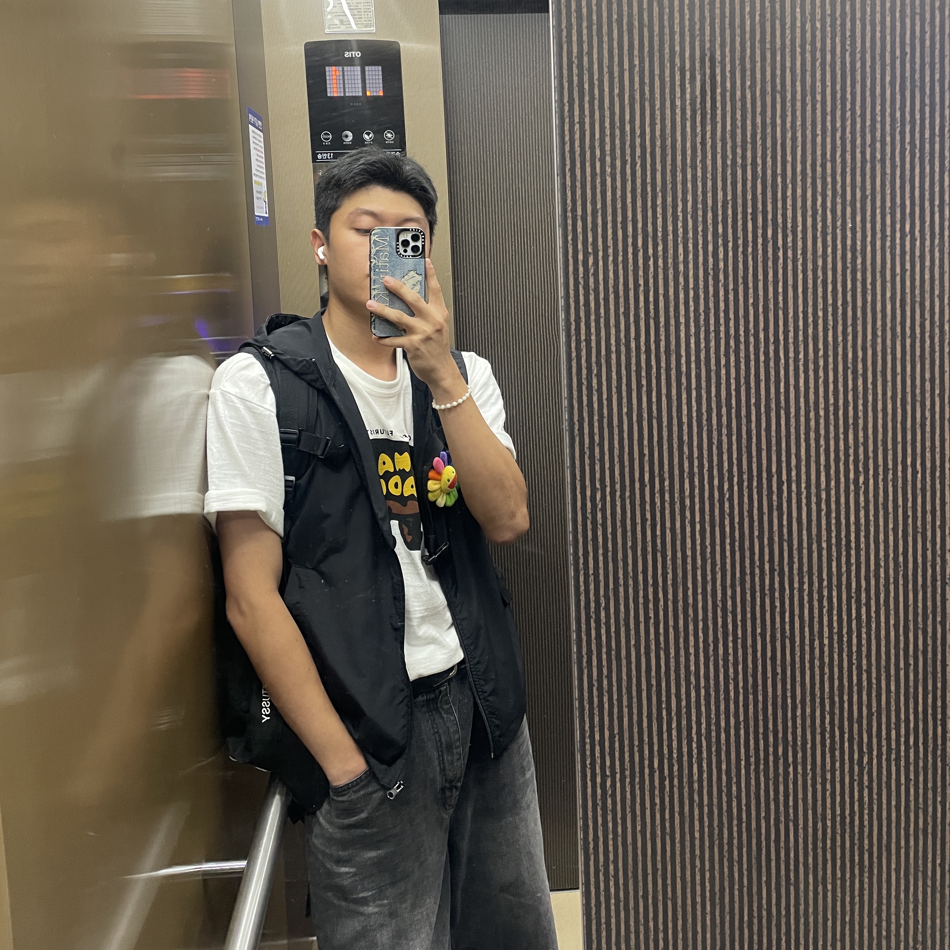Human Made Graphic T-Shirt #10 White, Casetify x Matin Kim iPhone Destroyed Denim Magsafe Mirror Case Silver 착용 스타일 - 2