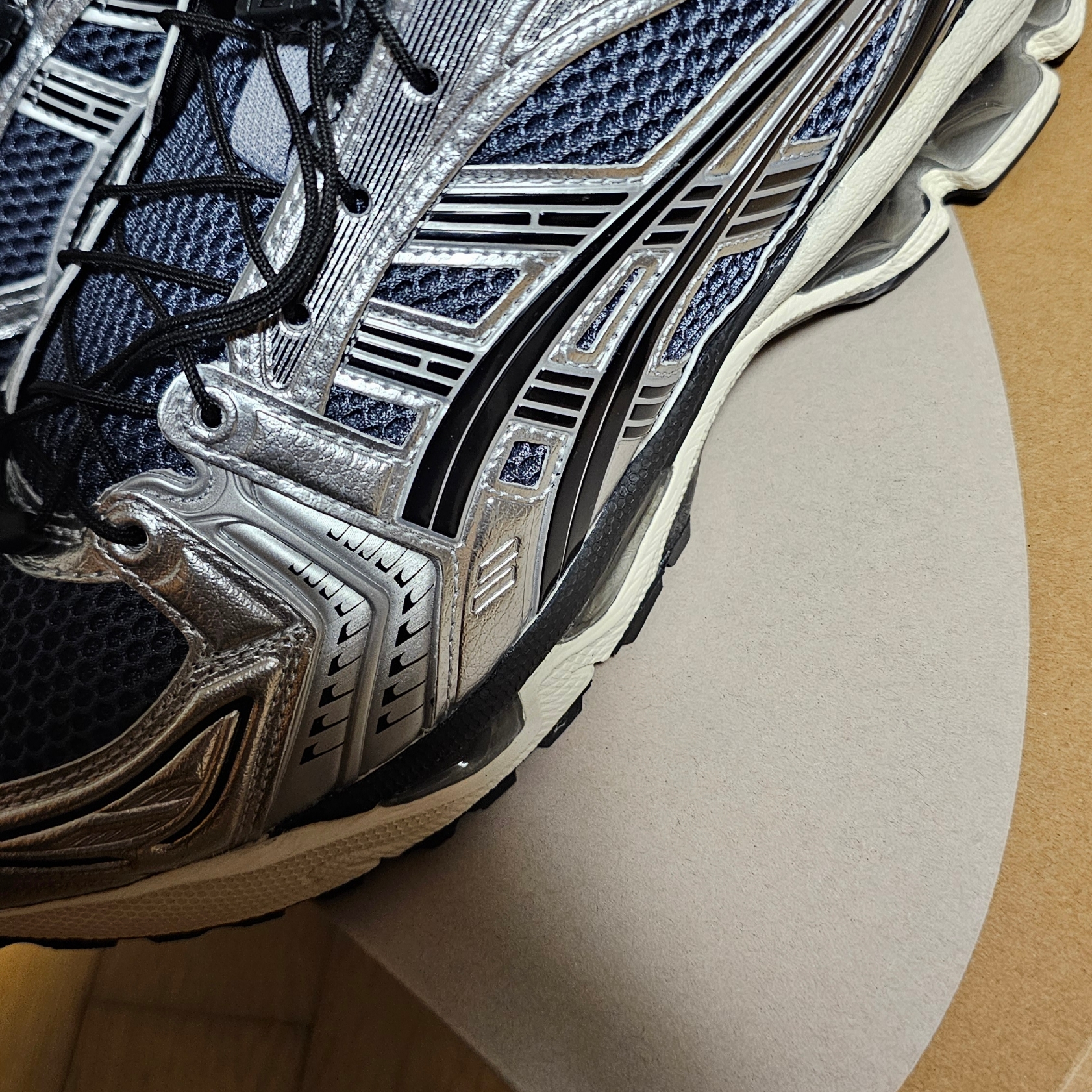 Asics Unlimited Gel-Kayano 14 Carrier Grey Black 착용 스타일