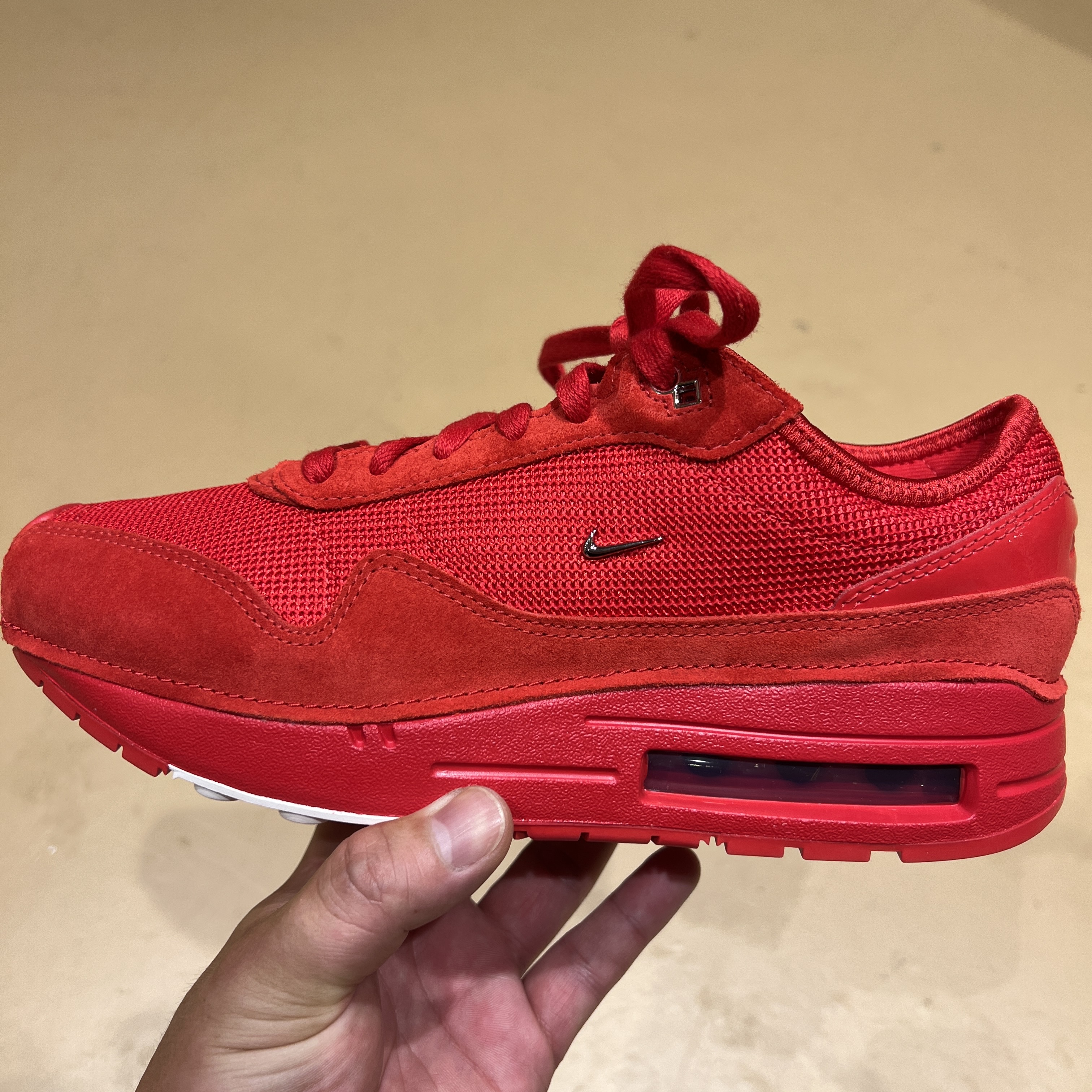 Nike x Jacquemus Air Max 1 '86 Sail and Summit White, Nike x Jacquemus Air Max 1 '86 University Red and Metallic Silver 착용 스타일 - 6