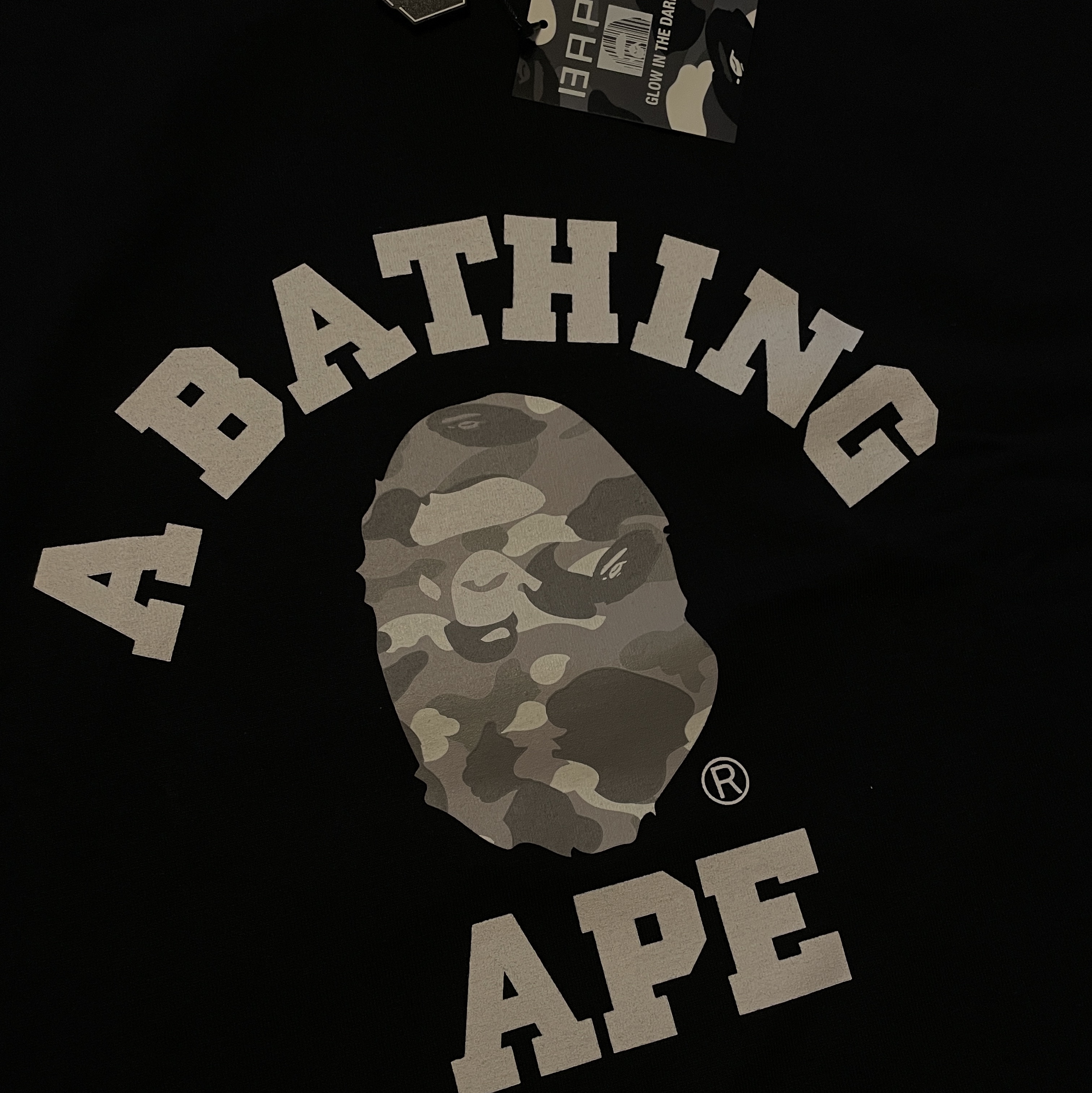 BAPE City Camo College T-Shirt Black Grey, Casetify x Matin Kim iPhone Destroyed Denim Magsafe Mirror Case Silver 착용 스타일 - 1