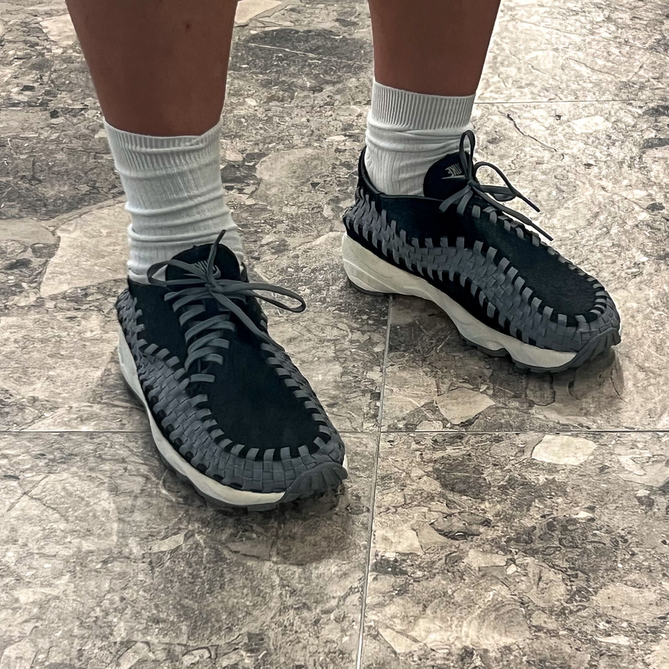 (W) Nike Air Footscape Woven Black and Smoke Grey 착용 스타일