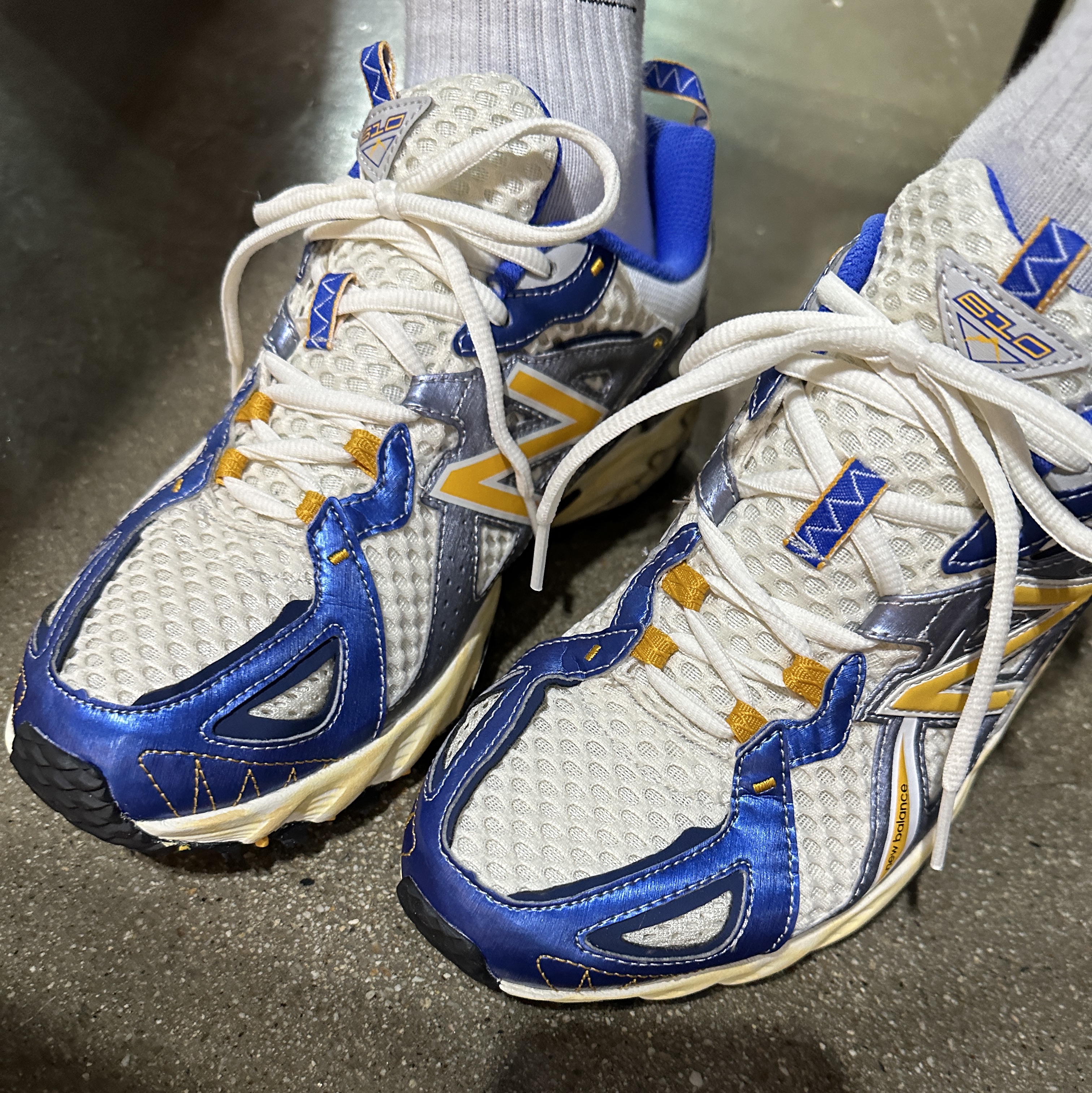 New Balance x Yeseyesee ML610 Atlantic Blue Varsity Gold 착용 스타일