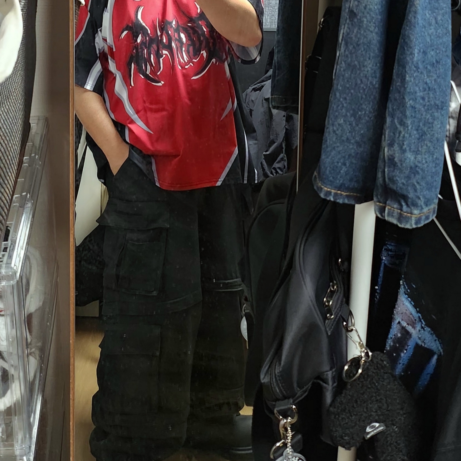 Balenciaga Steroid Derby Black, Project G/R Oversized Convertible Cargo Pants Coated Black 착용 스타일 - 2