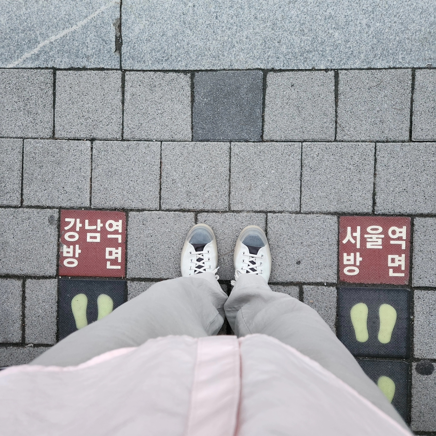 Converse x A-Cold-Wall Chuck 70 Hi Silver Birch 착용 스타일 - 2