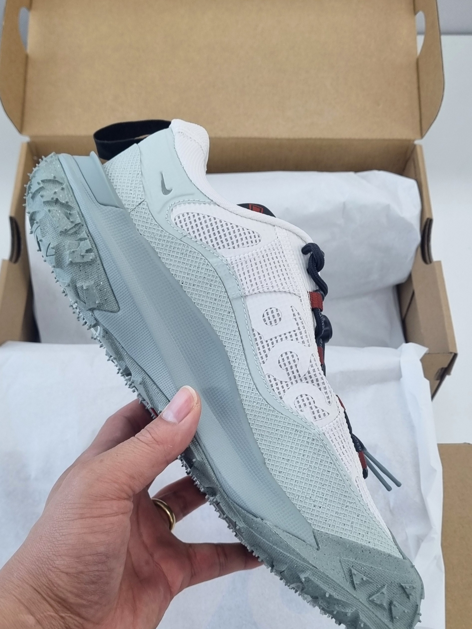 Nike ACG Mountain Fly 2 Low Gore-Tex Phantom Dark Smoke Grey 착용 스타일