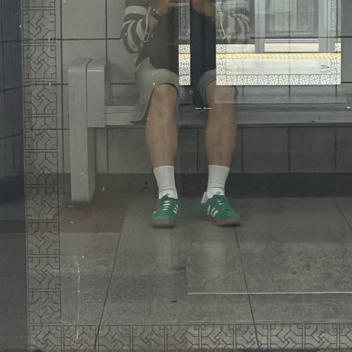 Adidas Gazelle Court Green Cloud White 착용 스타일 - 3