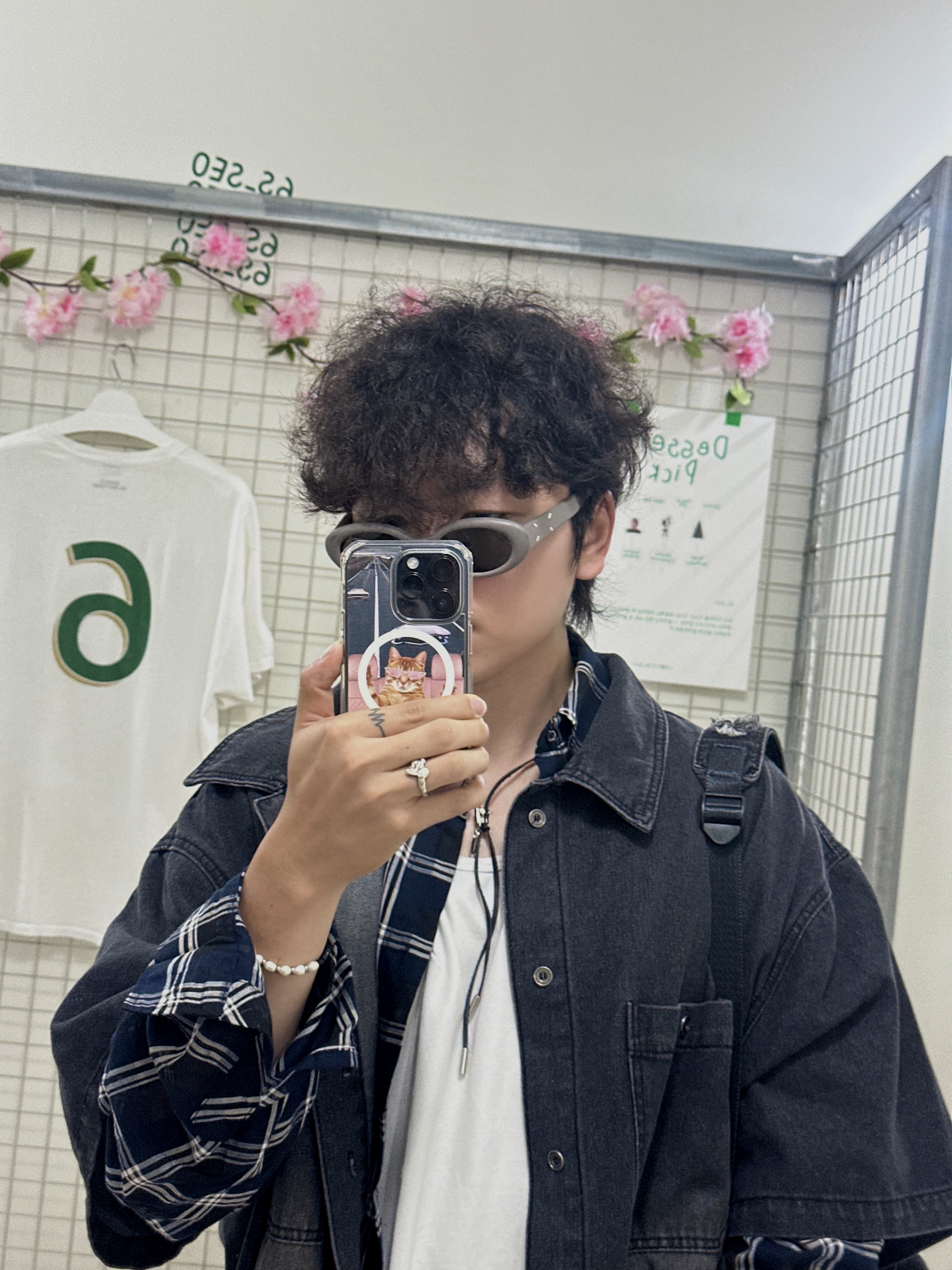 Oakley Factory Team x Brain Dead Suede Flesh Caviar Mesh Black, Gentle Monster Atomic 02 Silver 착용 스타일 - 5