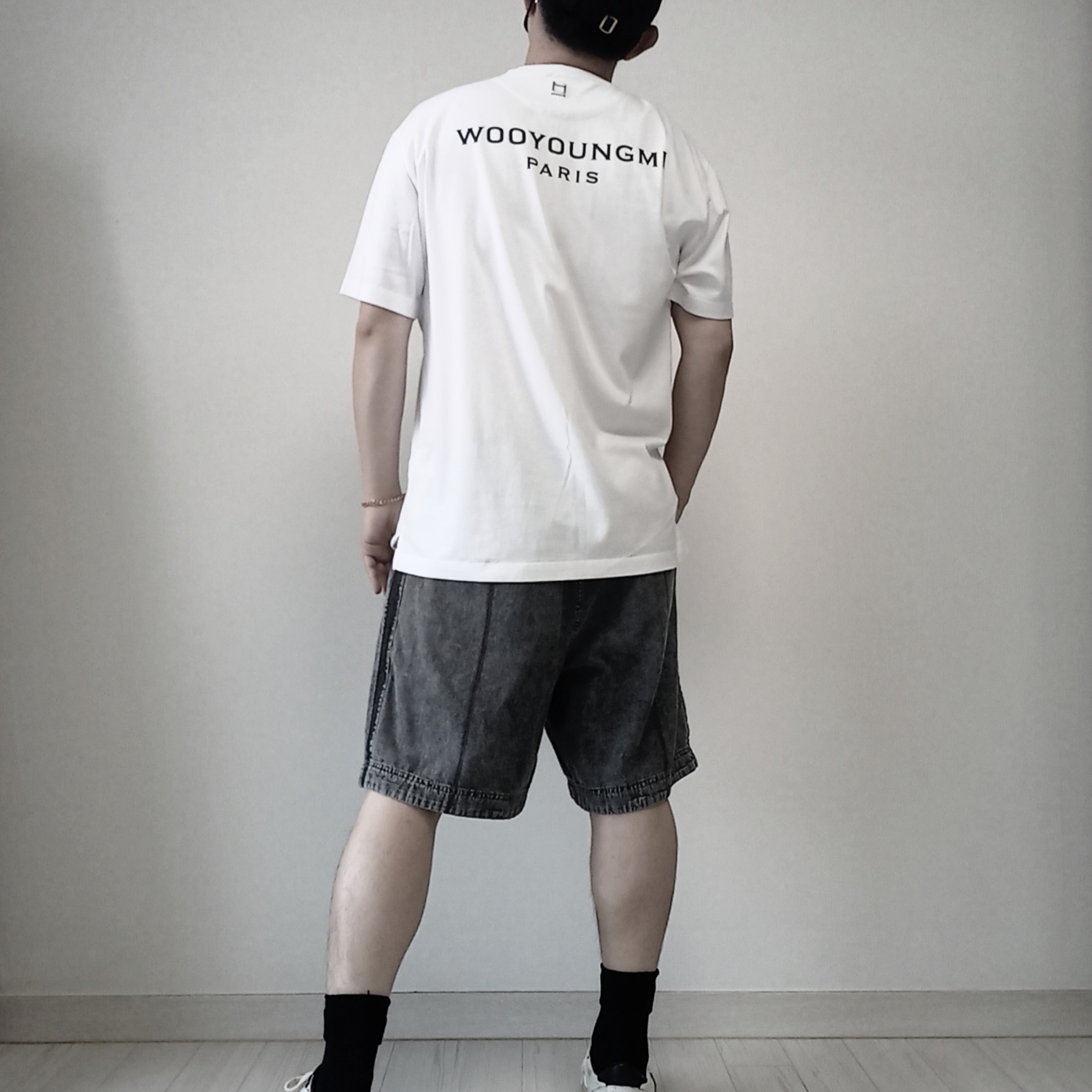 Wooyoungmi Cotton Back Logo T-Shirt White - 24SS, (W) Celine Triomphe Baseball Cap in Cotton Black 착용 스타일 - 2
