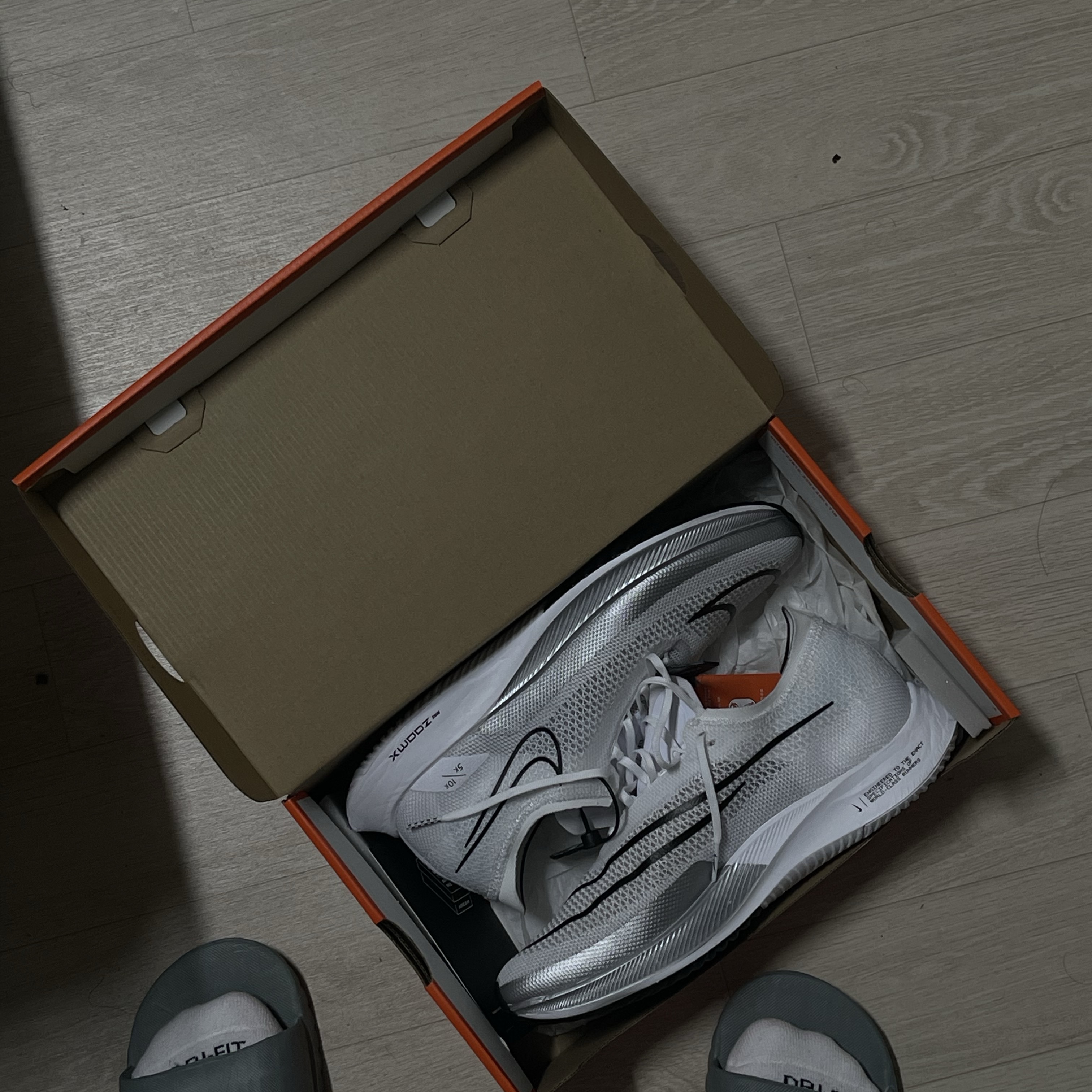Nike ZoomX Streakfly White Metallic Silver 착용 스타일 - 4
