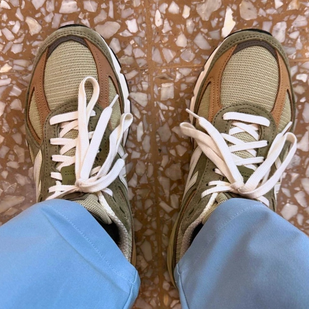 New Balance 990v4 Made in USA Olive Incense 착용 스타일