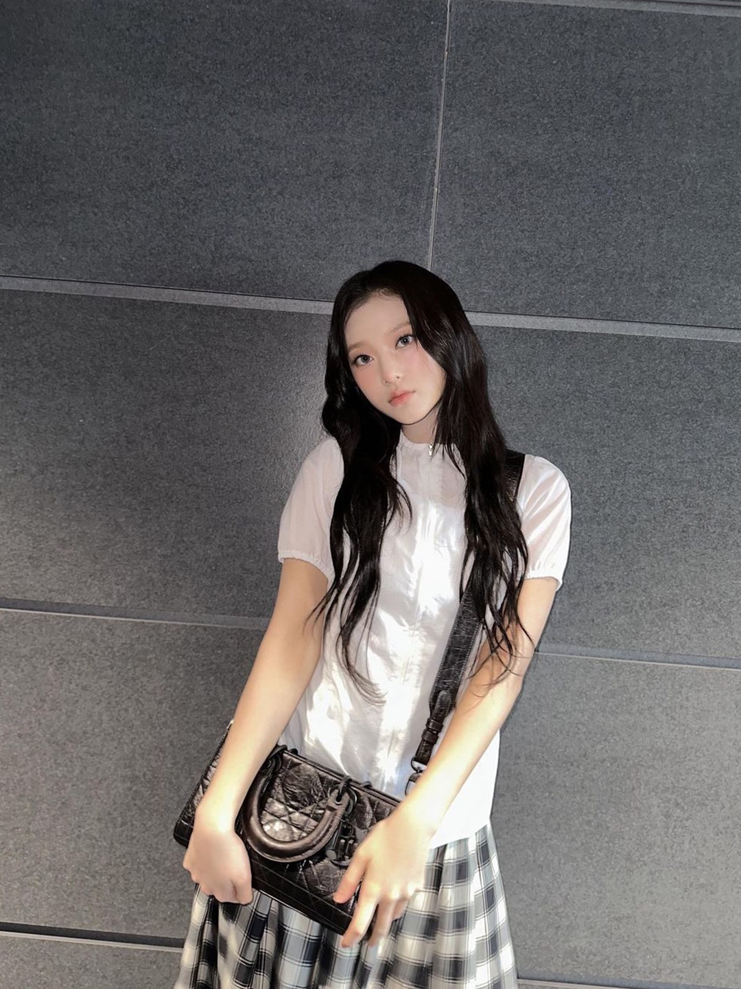 (W) Miu Miu Checked Skirt Celeste Blue, (W) Miu Miu Gingham Check Skirt White Light Blue 착용 스타일 - 4