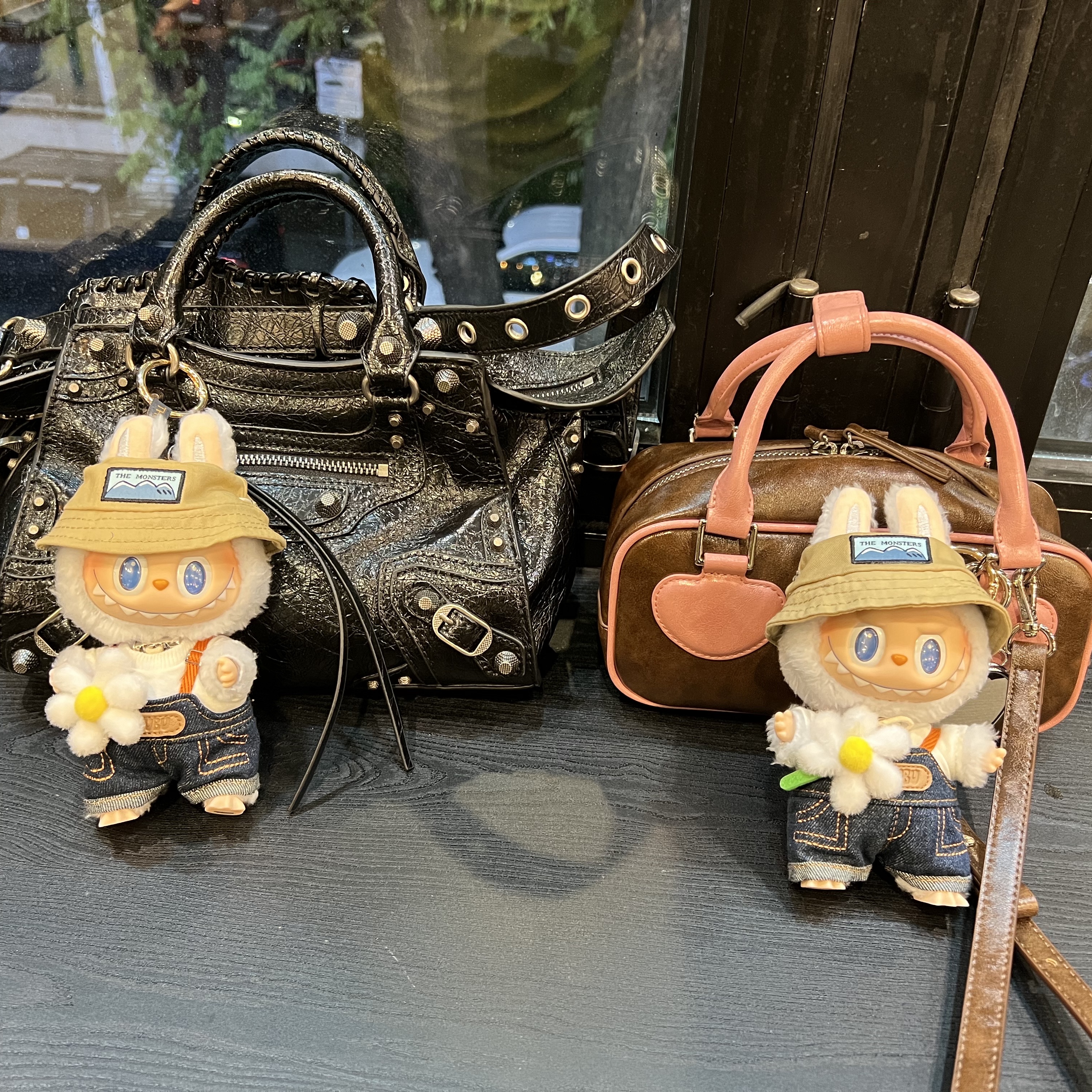 Pop Mart Fall In Wild Labubu Series Toy Keyring, Balenciaga Neo Cagole City Small Handbag Black 착용 스타일