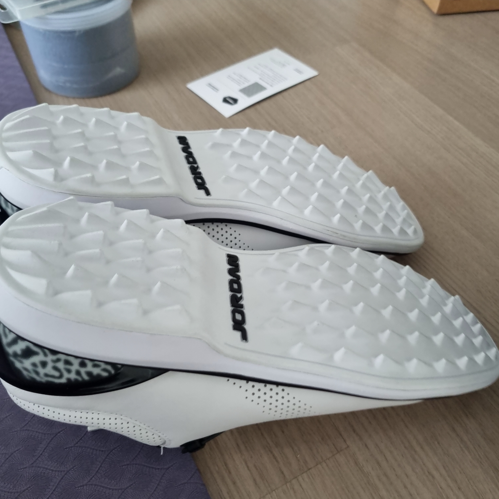 Jordan ADG 4 Golf White Black 착용 스타일 - 2